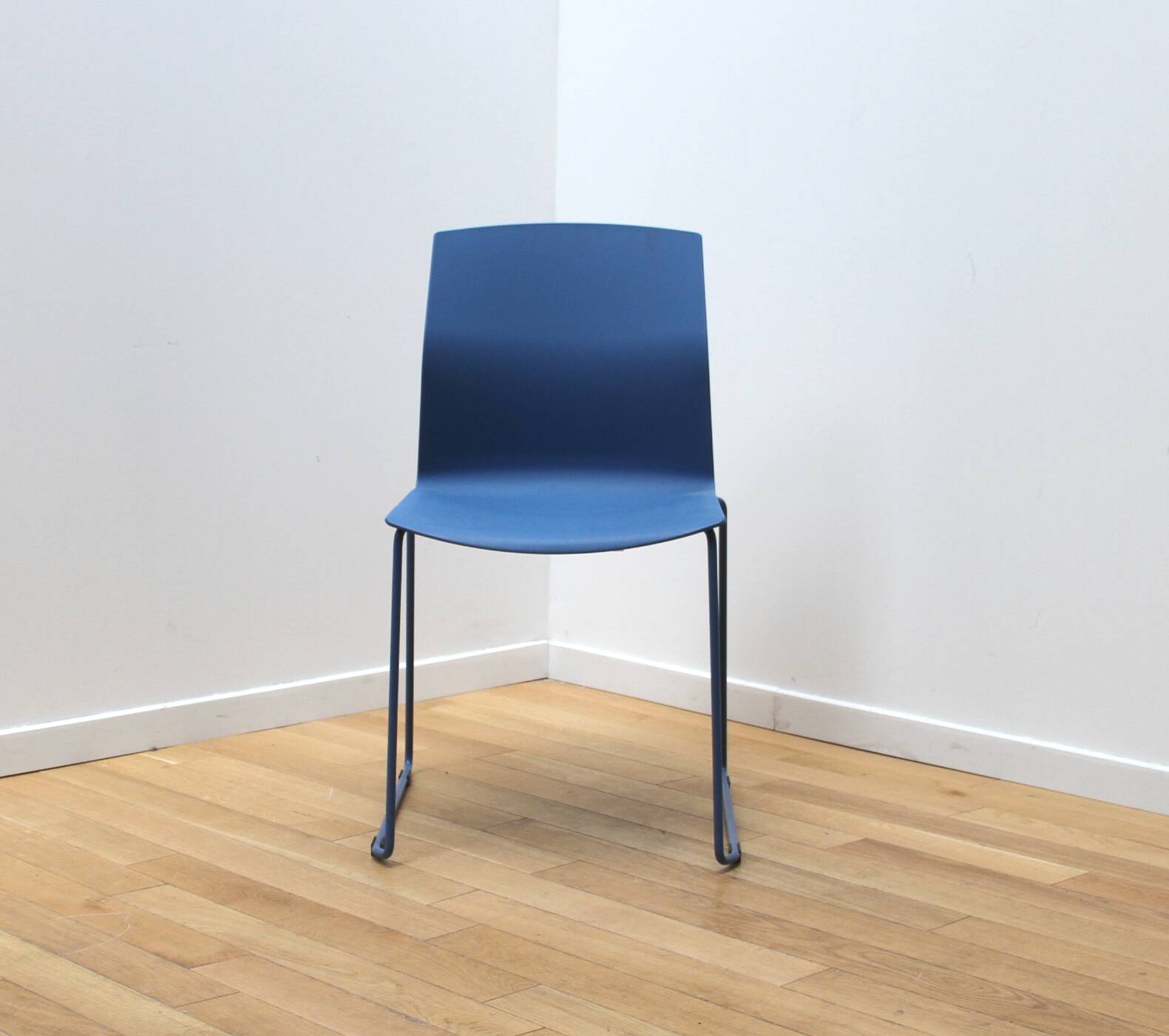 Kabi Wire visitor chair, Akaba