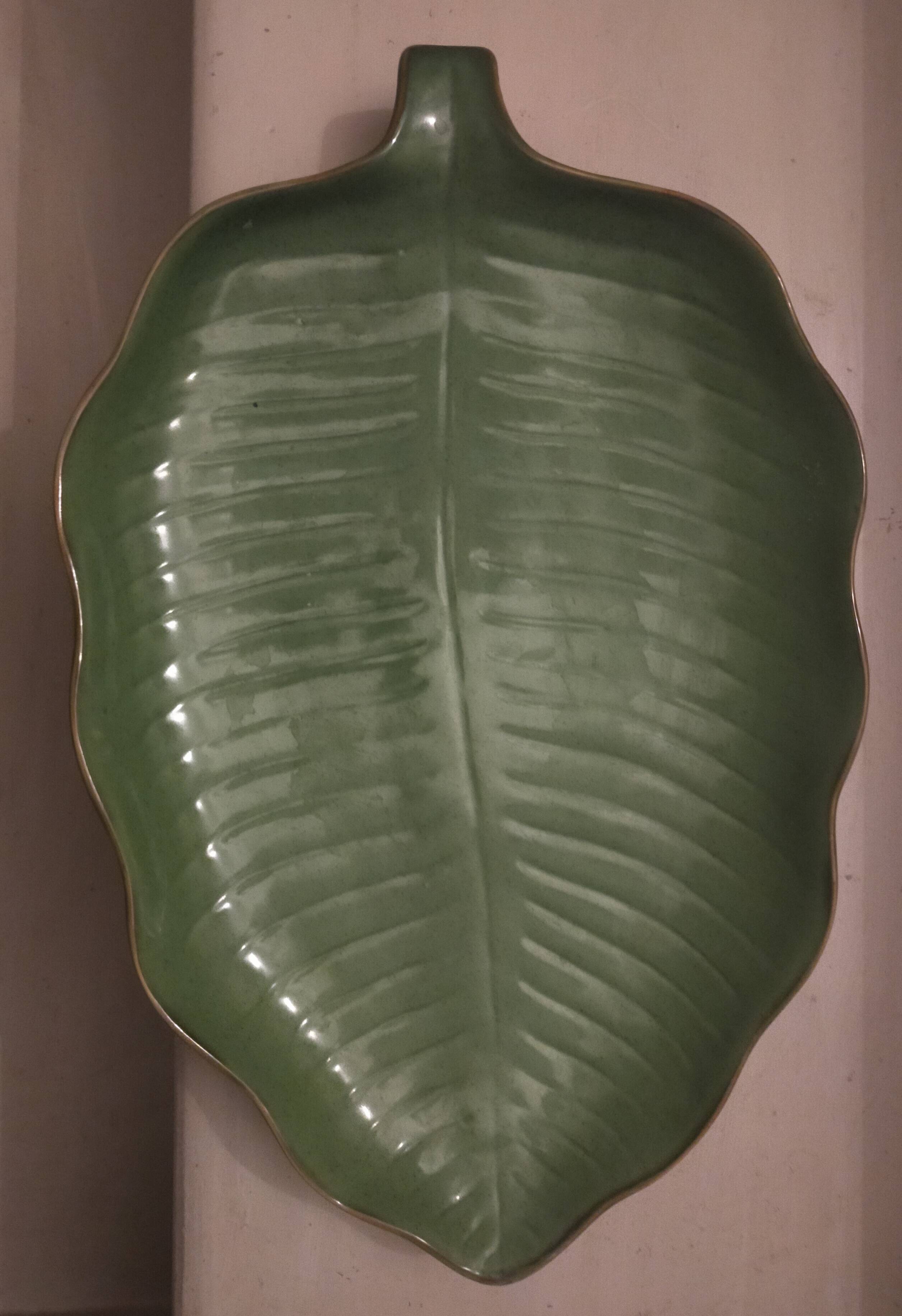 Large green leaf dish