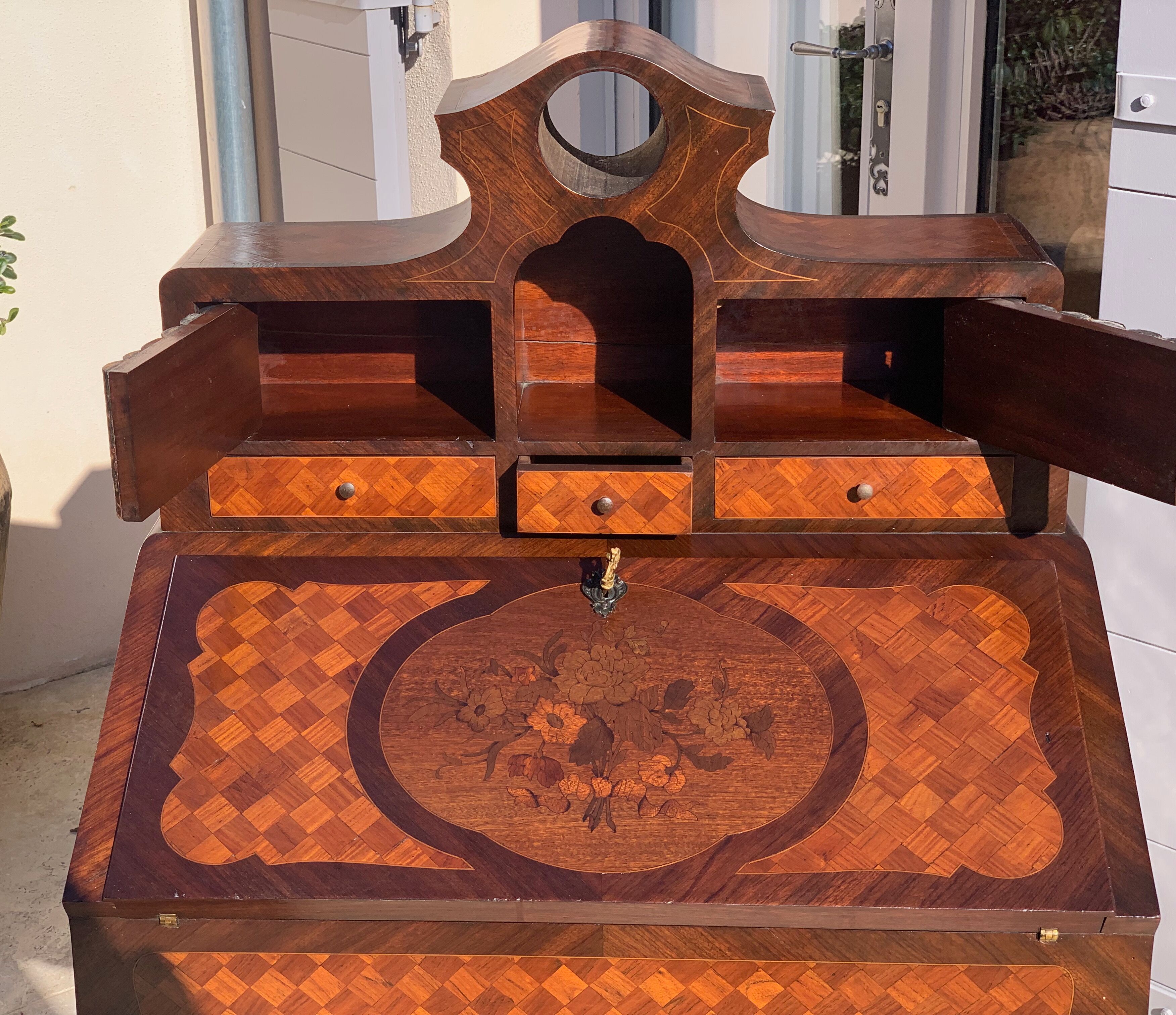 Happiness of the day style Louis XV of the nineteenth century in marquetry