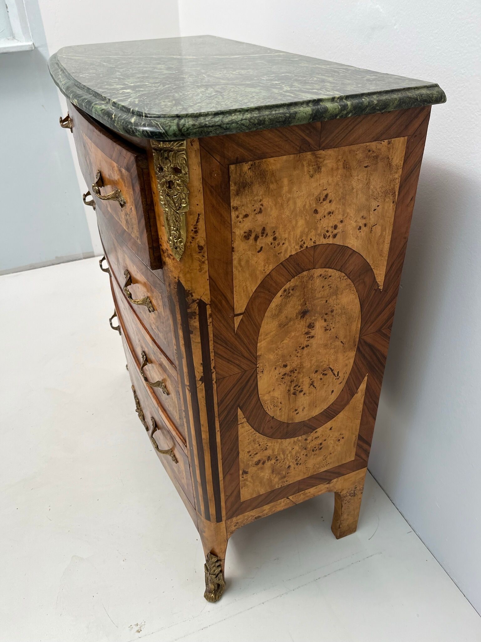 Commode 4 tiroirs marqueterie plateau marbre vert