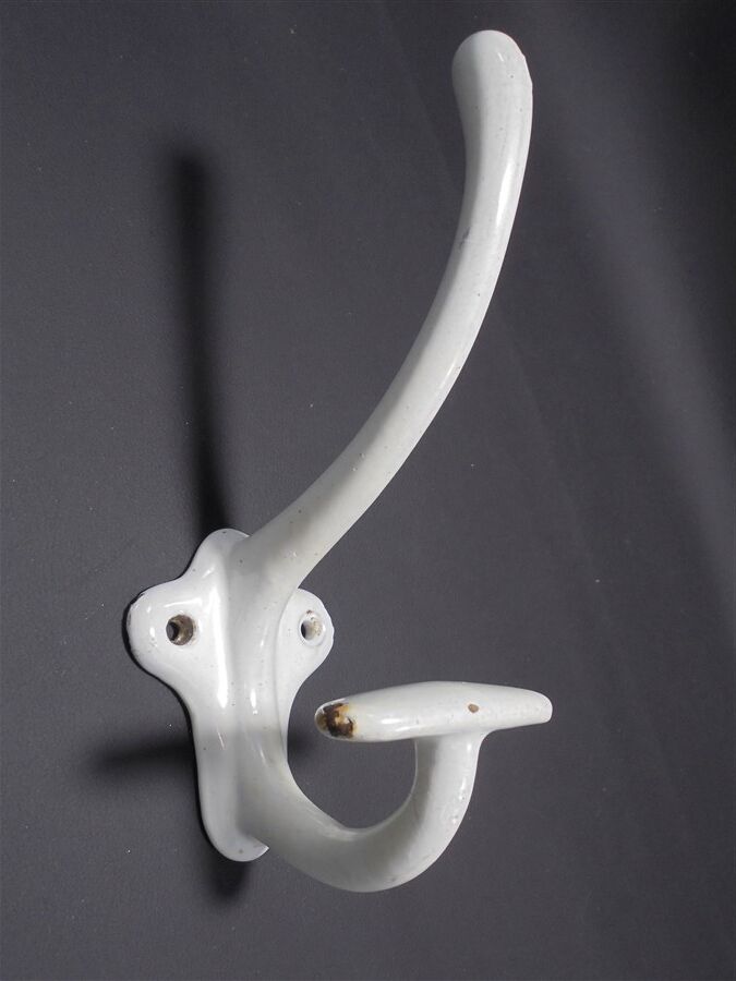 Enamelled cast iron hook