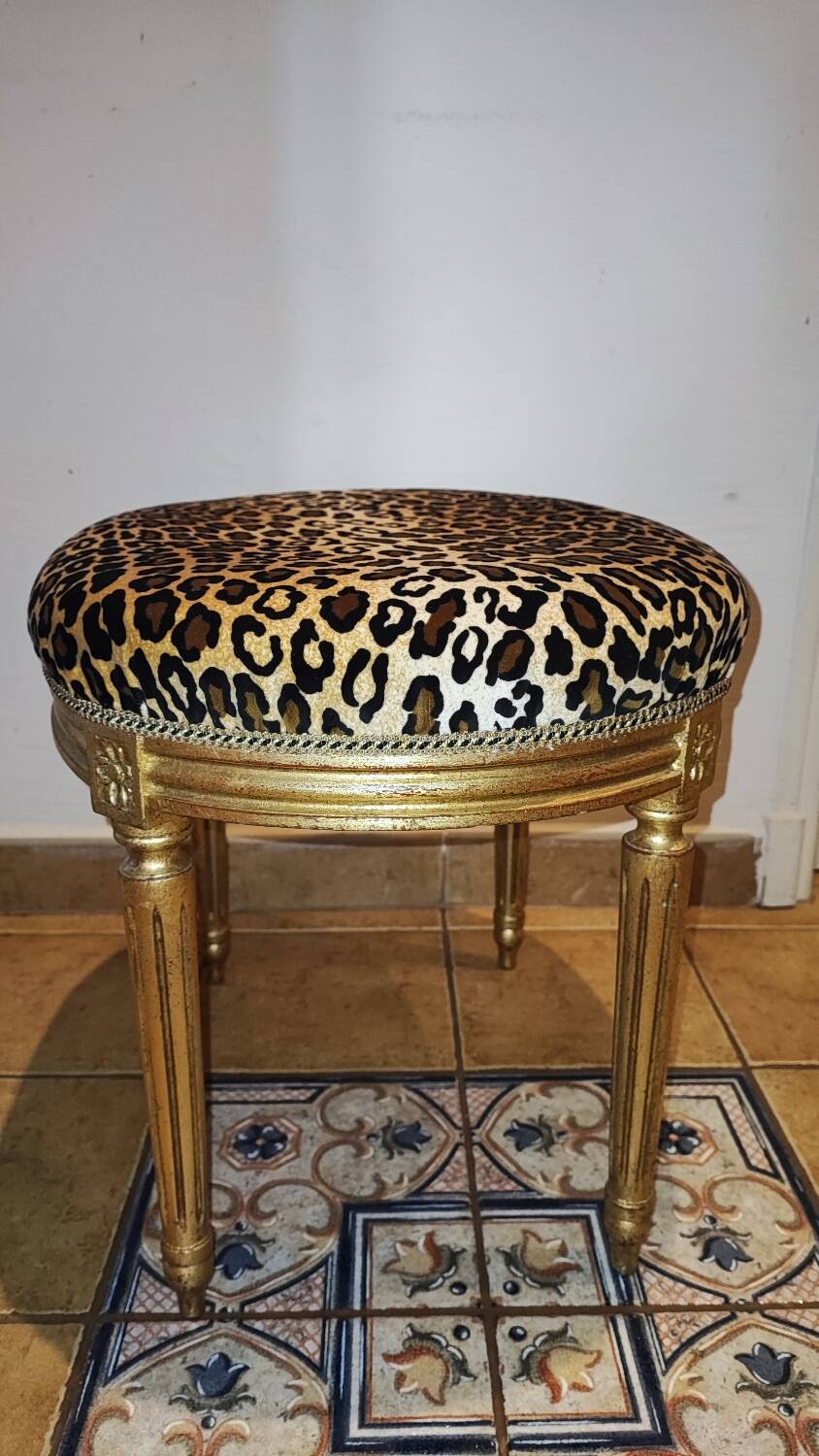 Tabouret en bois doré