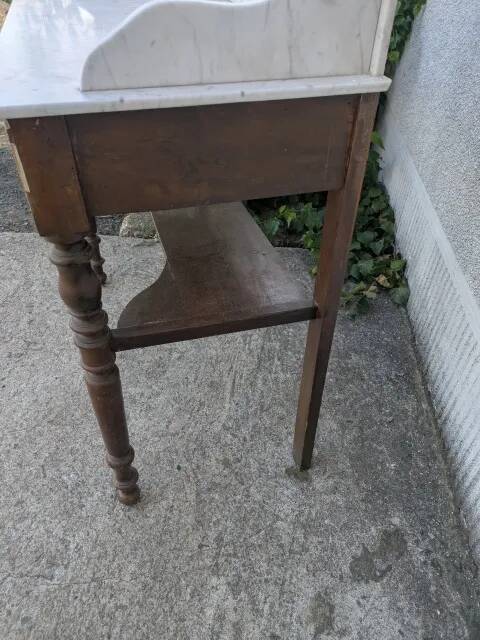 Dresser, vanity table