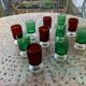 11 verres a vin ou aperitifs, 6 de couleur verte et 5 de couleur rouge vintage 1970