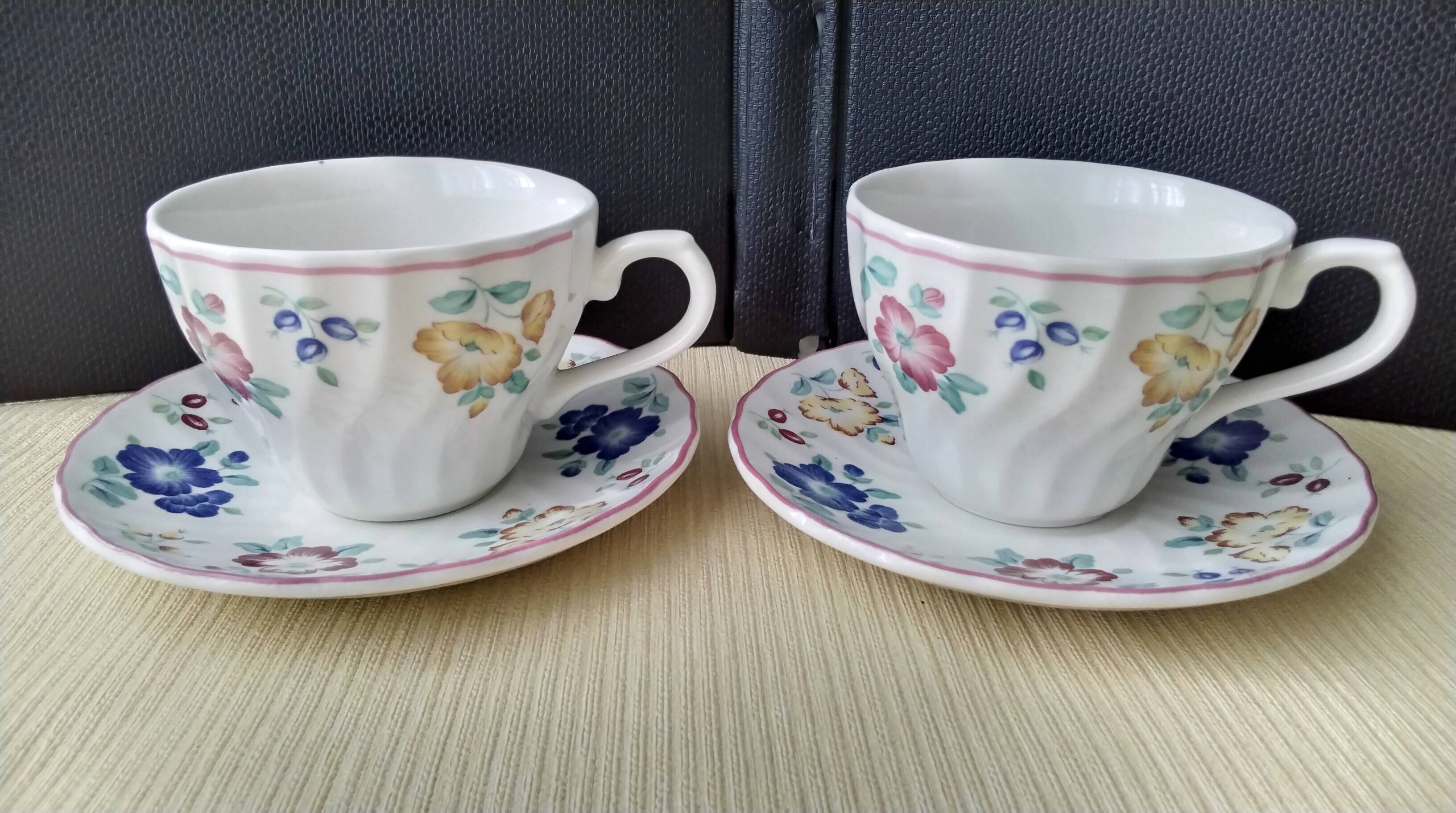 2 tea or coffee cups Porcelain Churchill Model Rosetta