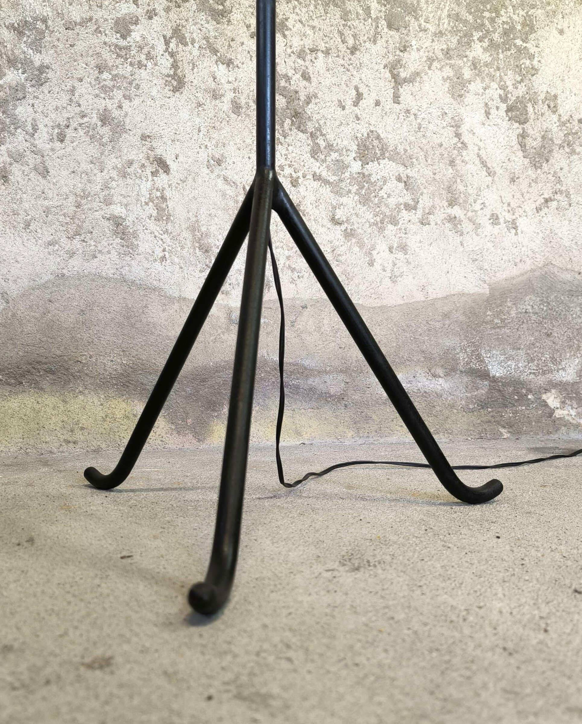 Vintage modernist tripod floor lamp.