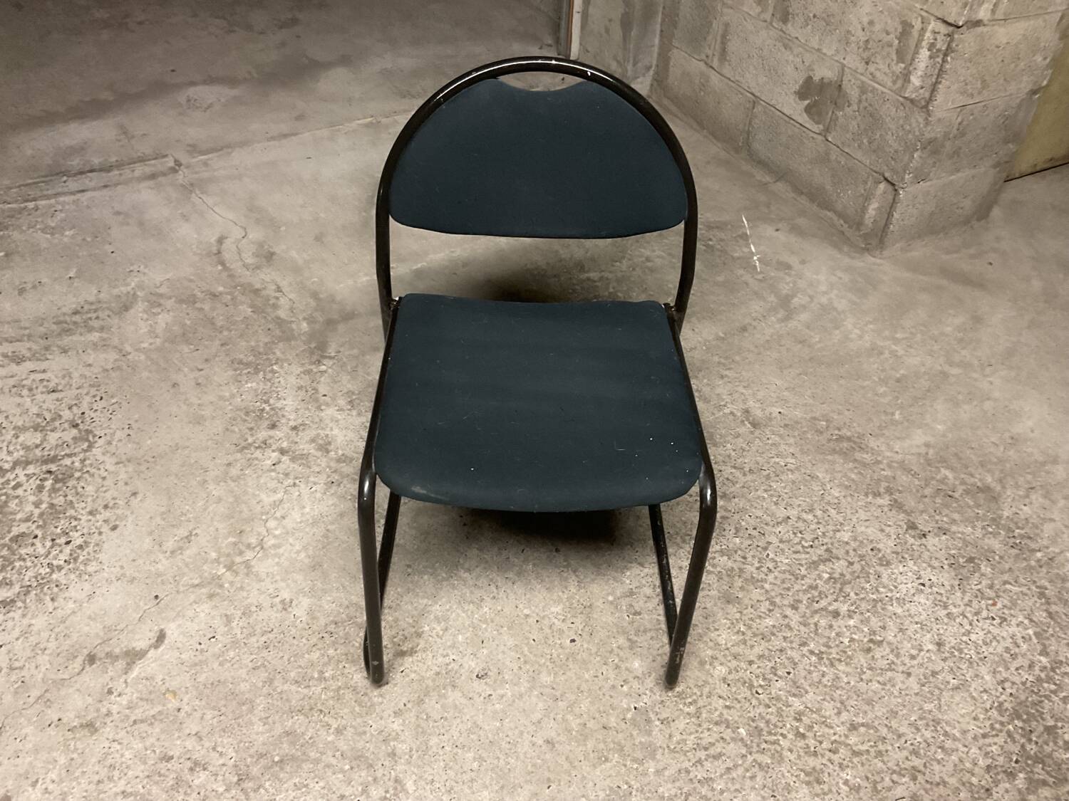 Steel fabric chair with sled legs from the 70s