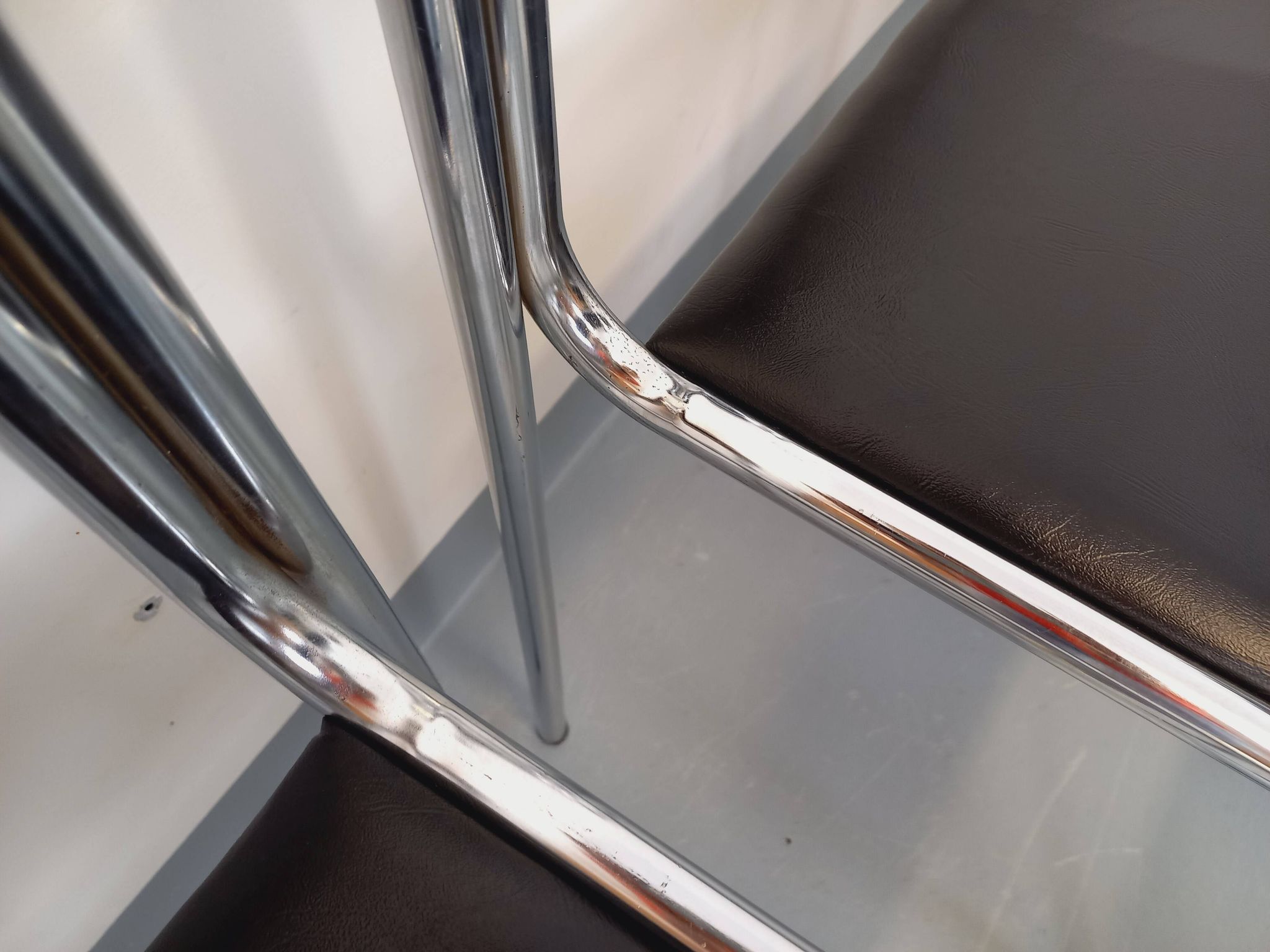 Set of 6 vintage Italian stackable chairs in chrome metal and skai.