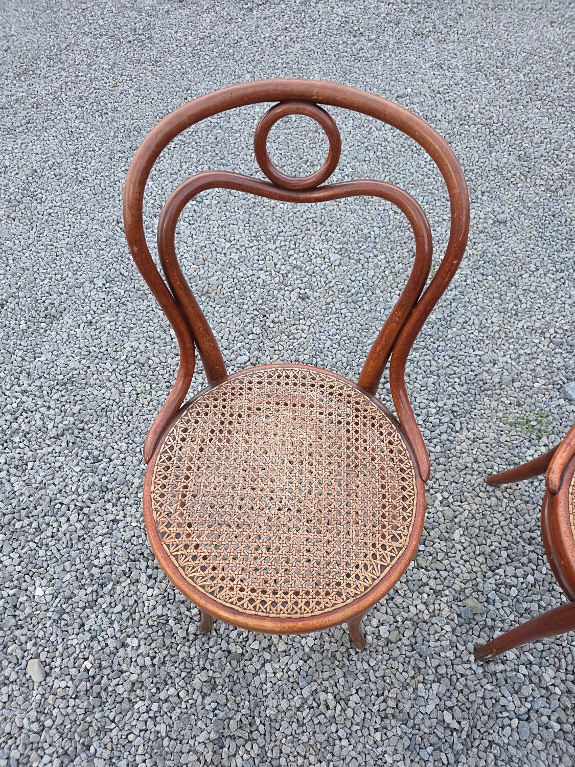 Pair of Thonet bistro chairs in bent wood no. 14