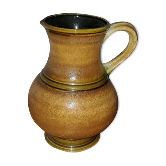 Sandstone pitcher