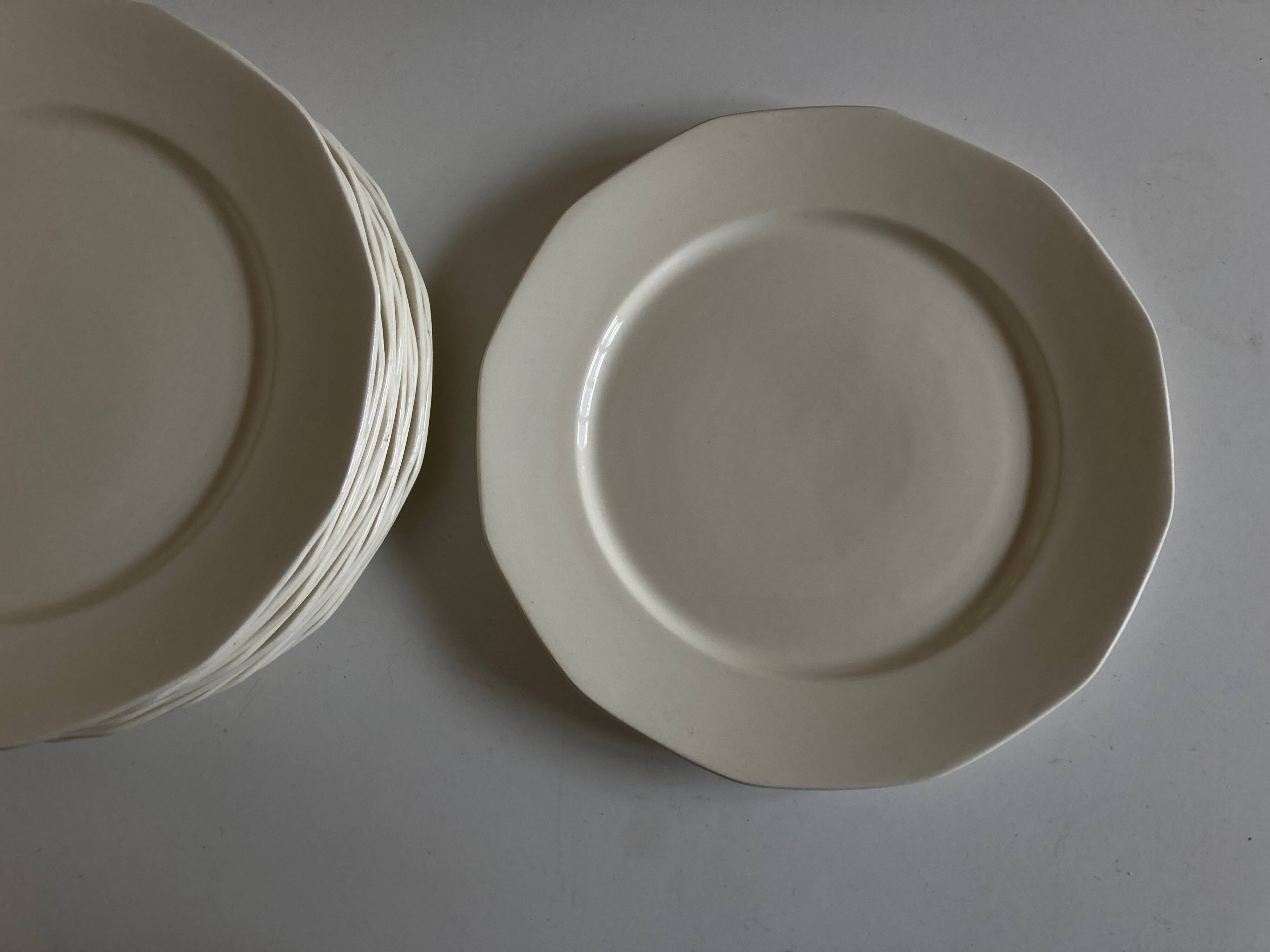 Set of 12 modernist ivory dinner plates in ironstone from 1940.