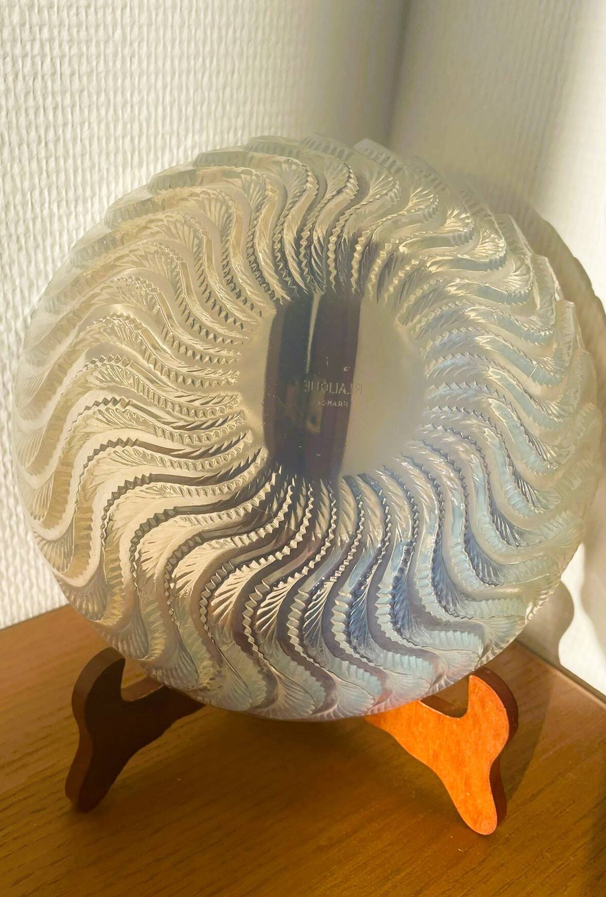 Opalescent glass bowl “Actinia” by René Lalique