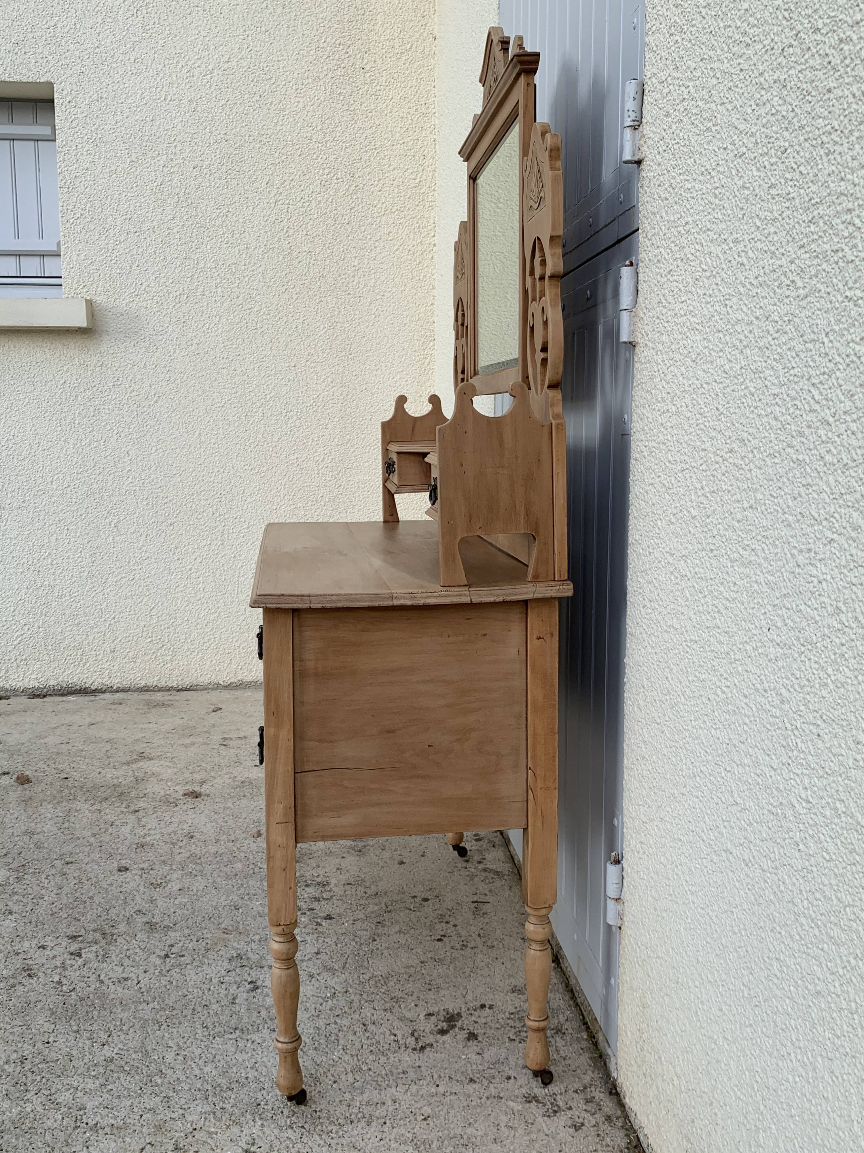 English dressing table 1900