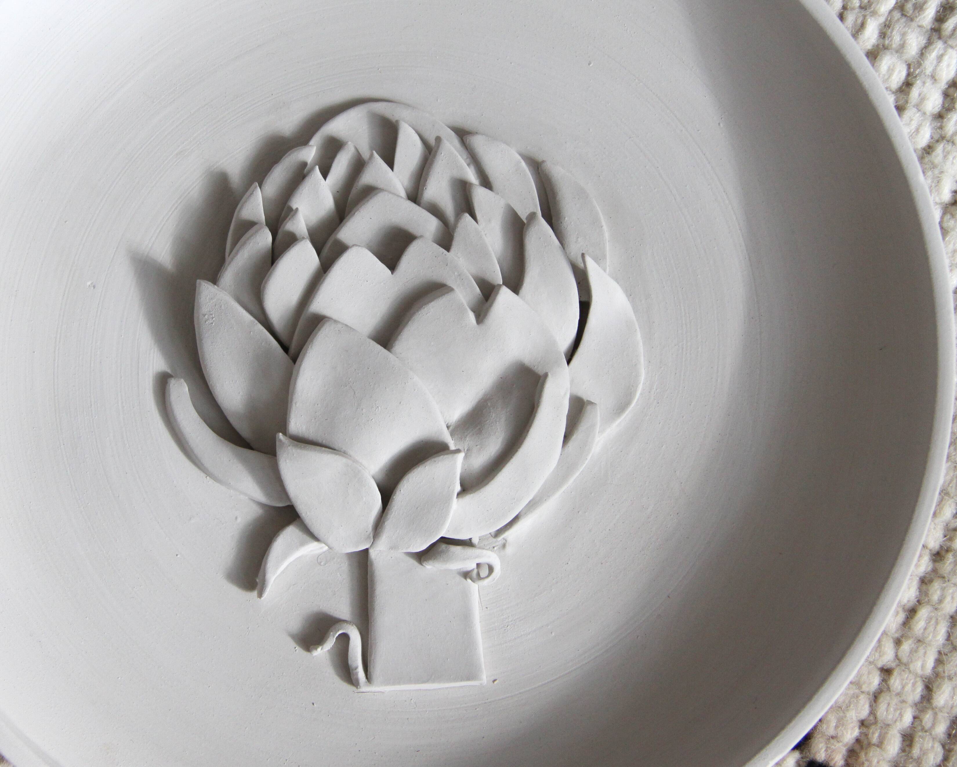 White earthenware centrepiece