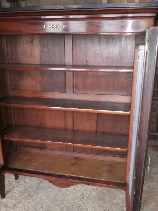 Vitrine Transition en placage d’acajou restaurée