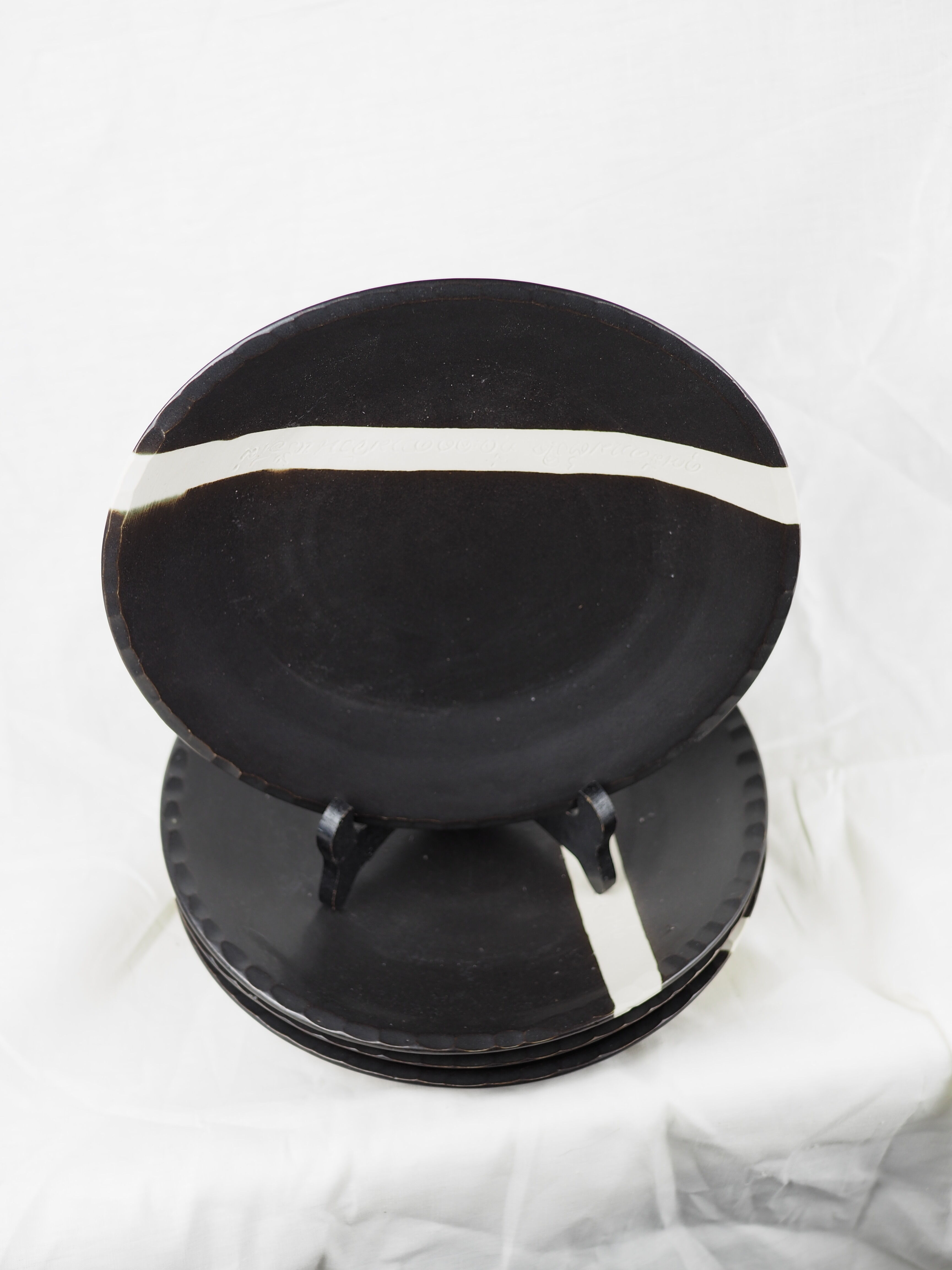 Set of 4 black and white sandstone plates - Fabienne Jouvin - 90s