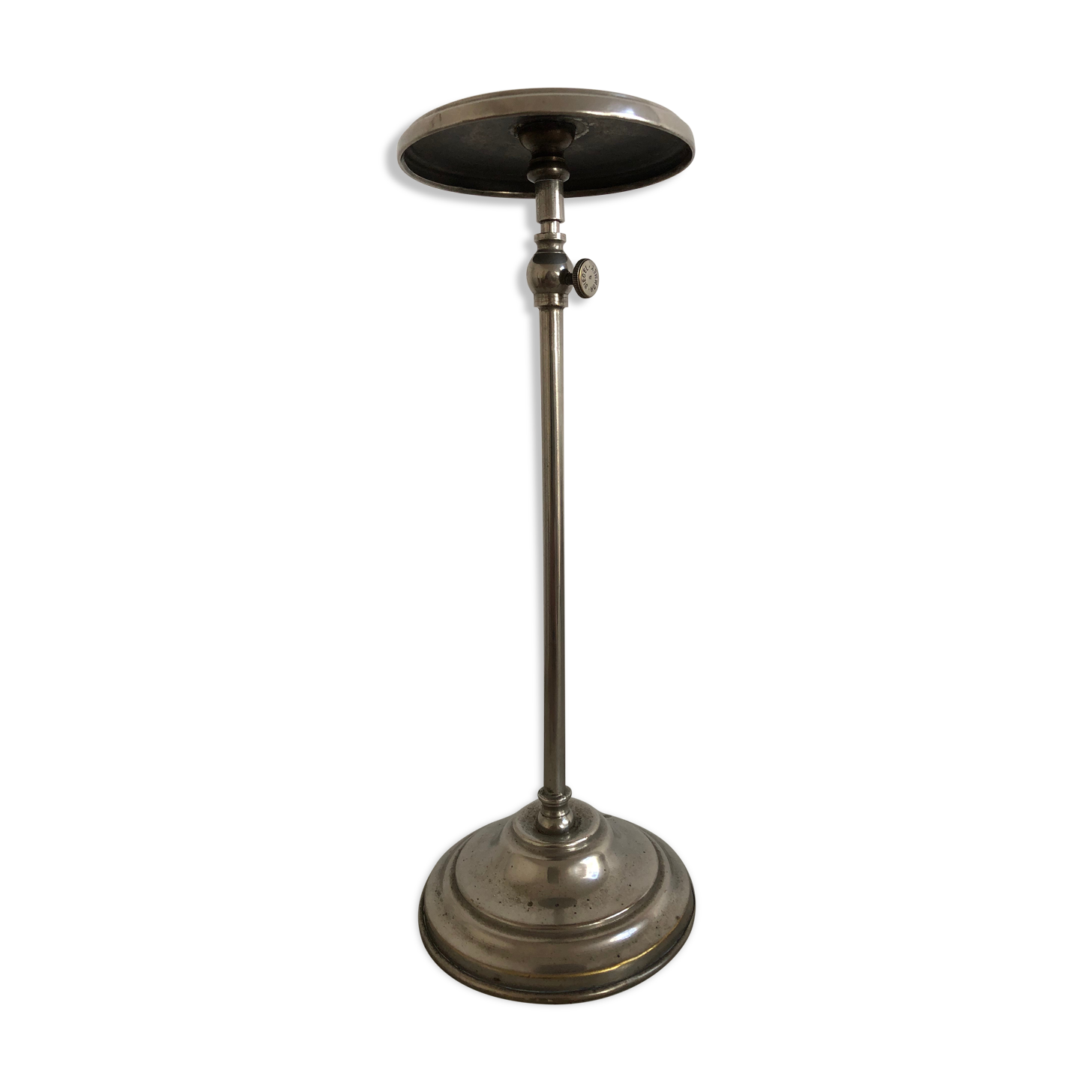 V.N. Siegel's antique hat-wearing display