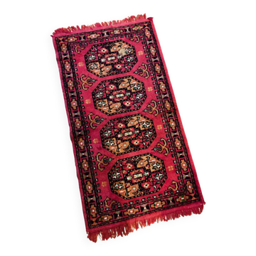 Handmade Persian carpet in pure virgin wool from the mid-20th century.