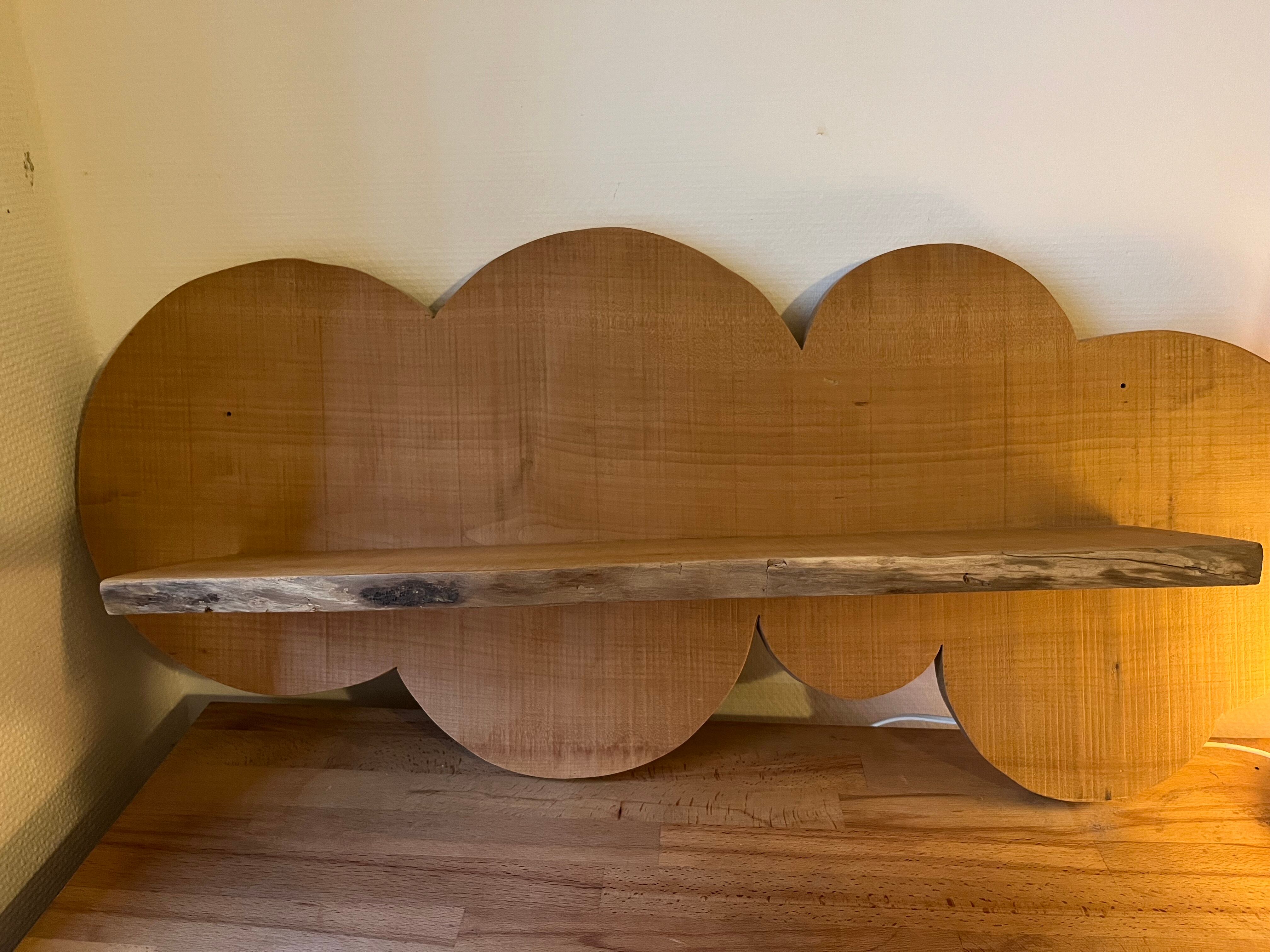 Cloud-shaped shelf made of solid wood