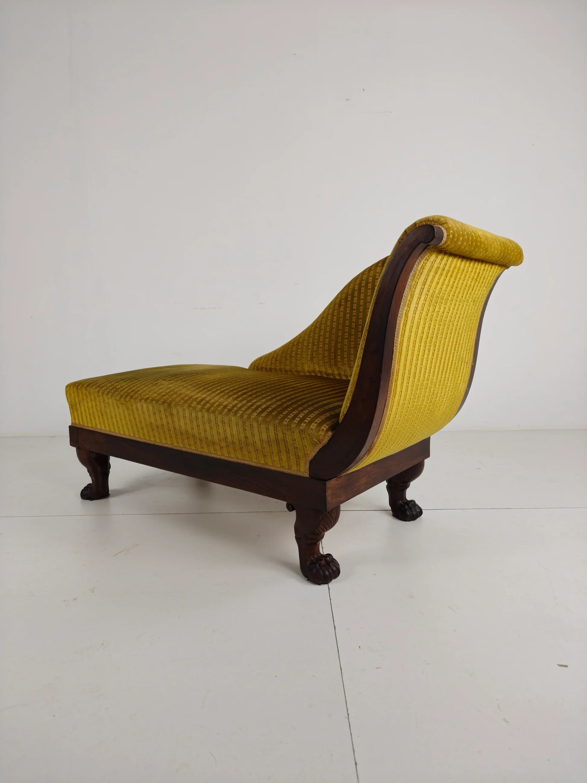 Superbe chaise longue Empire en acajou – vers 1800–1830 – pieds en pattes de lion sculptés