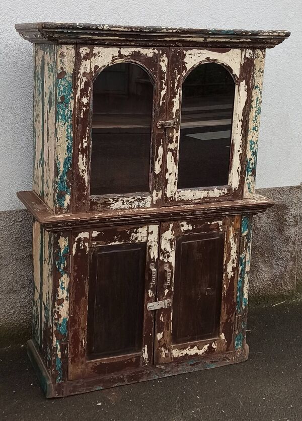 Armoire vitrée en bois ancienne patinée