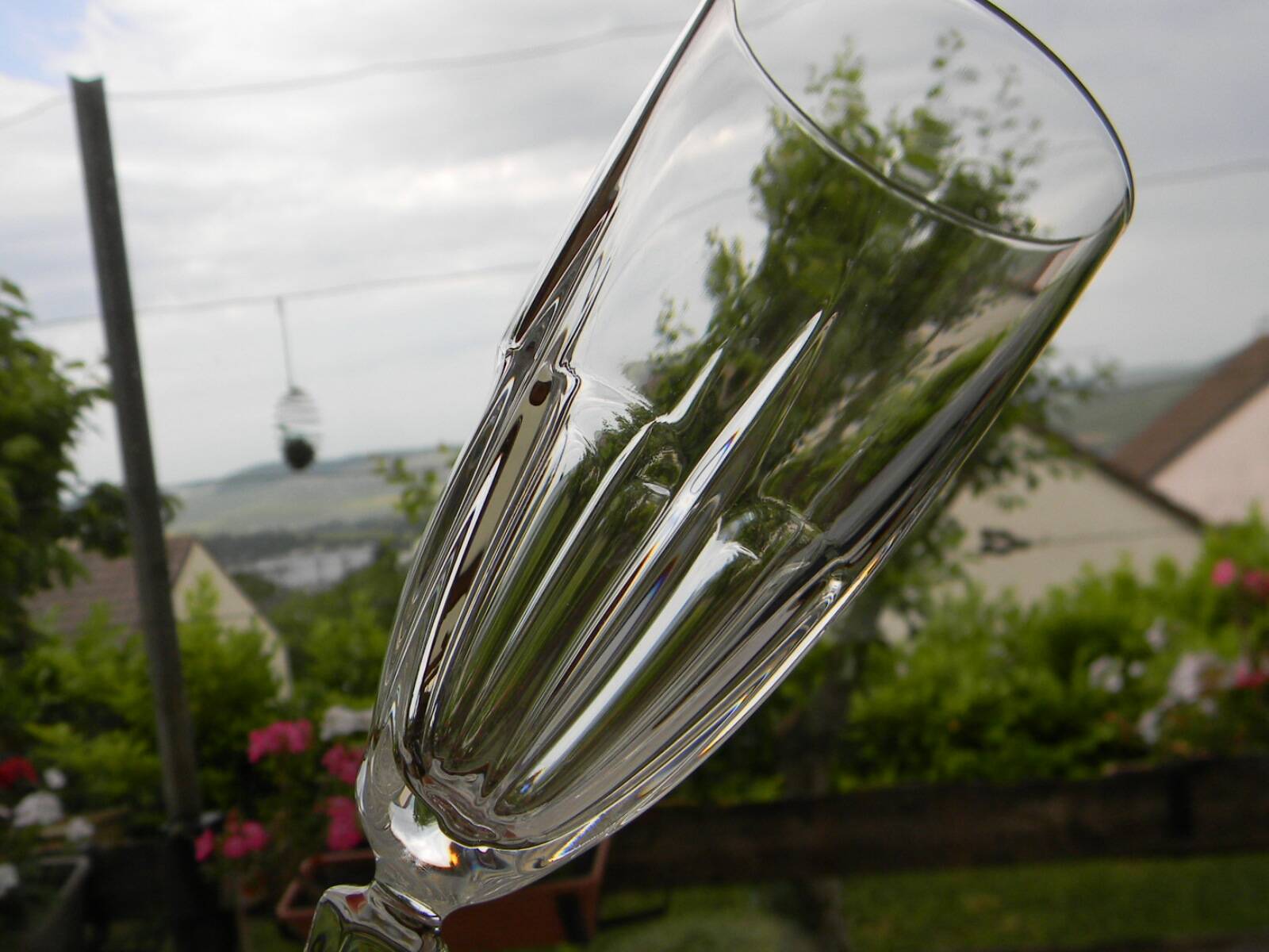 Set of 6 arques crystal champagne flutes. bergamo model.