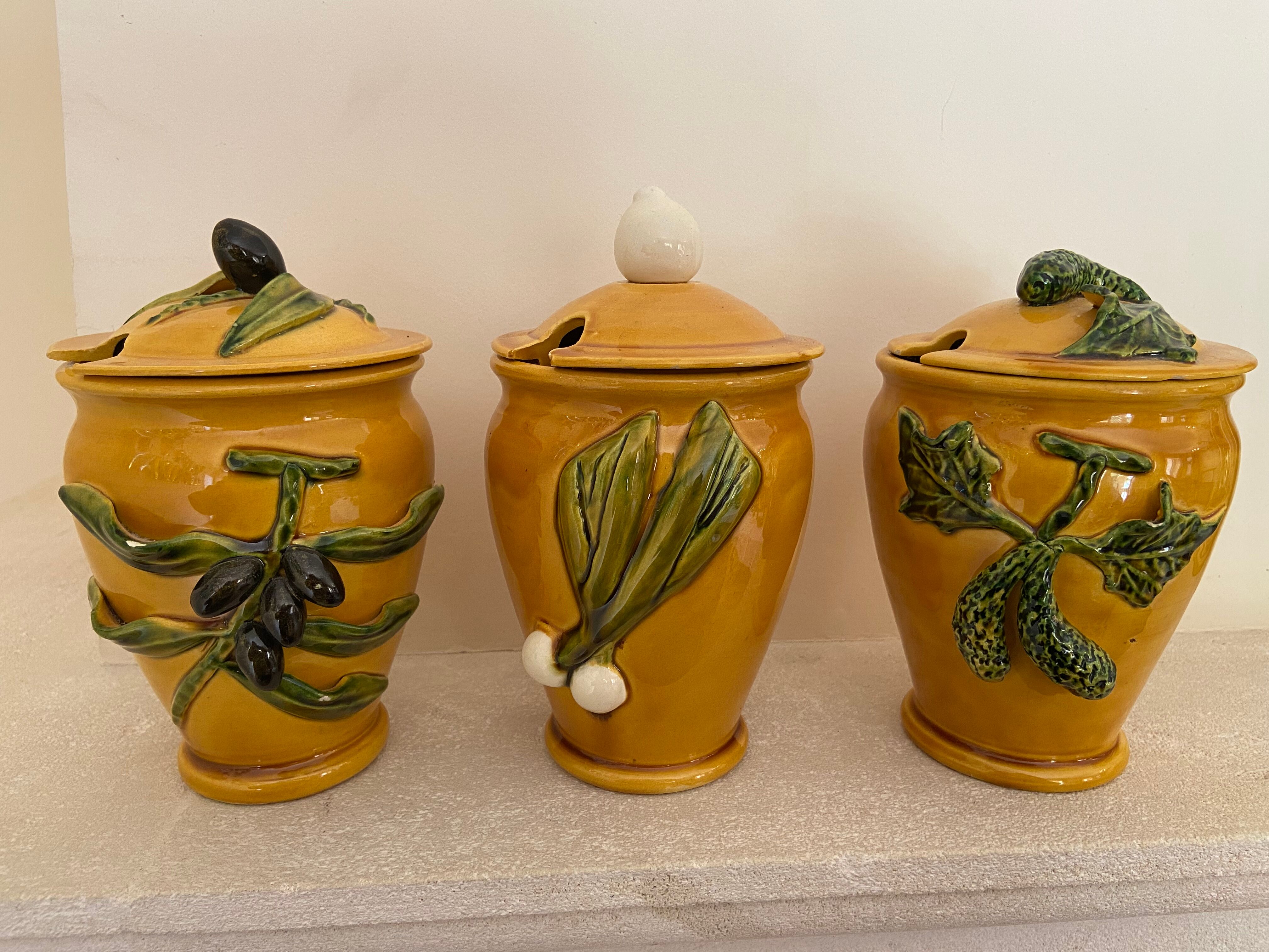 3 vintage kitchen pots