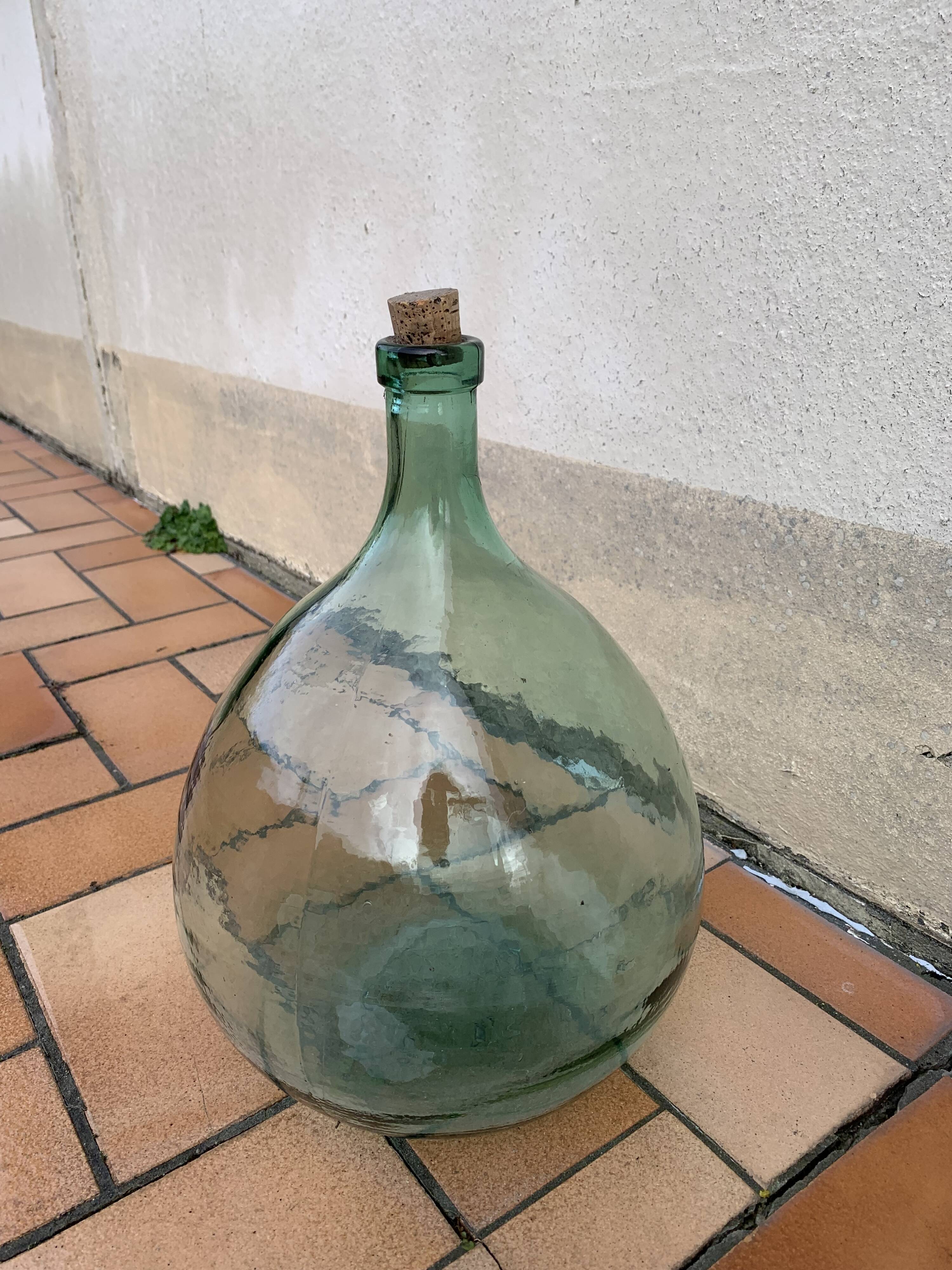 Give me Jeanne vase.