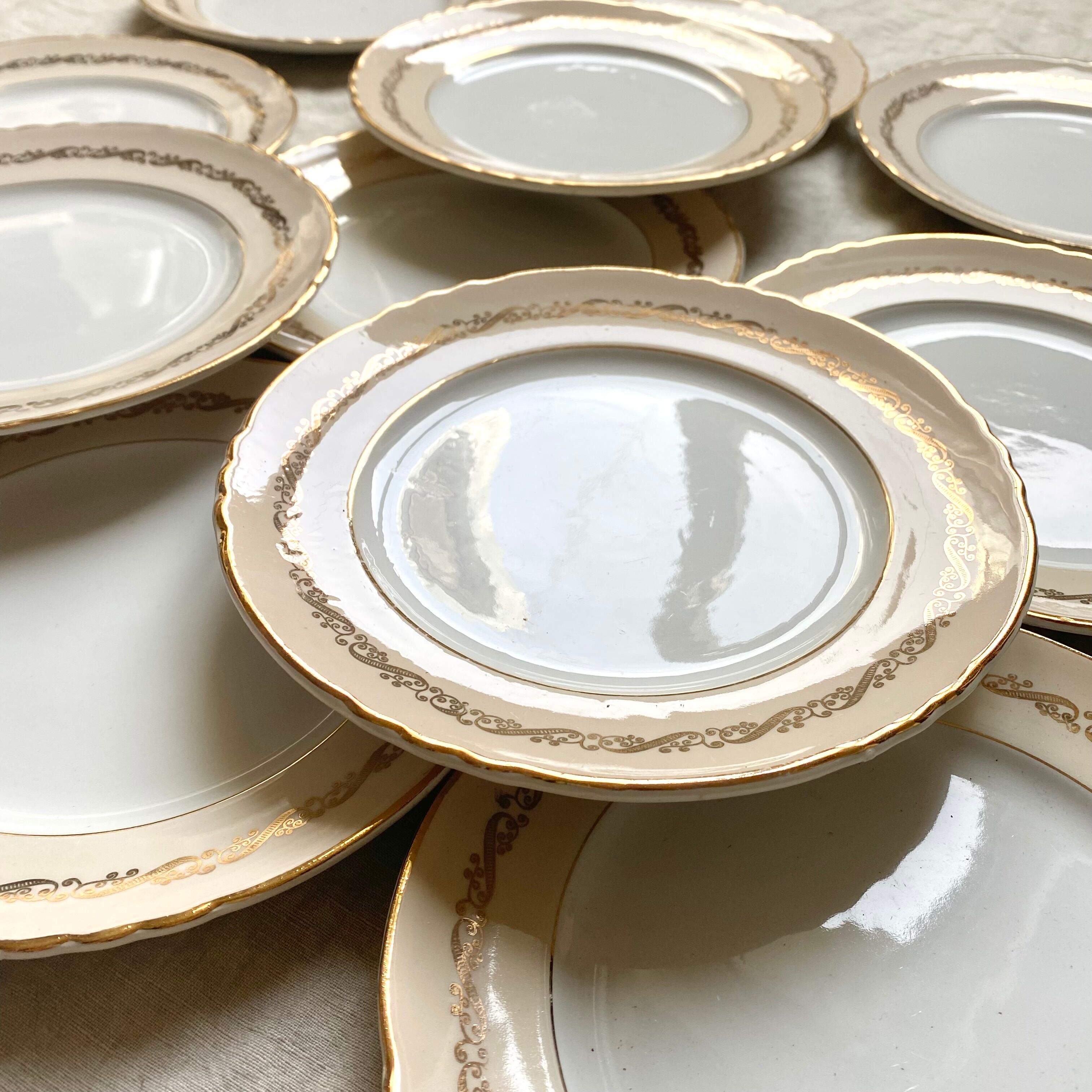 Old dessert plates Moulin des loups