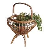 Rattan worker
