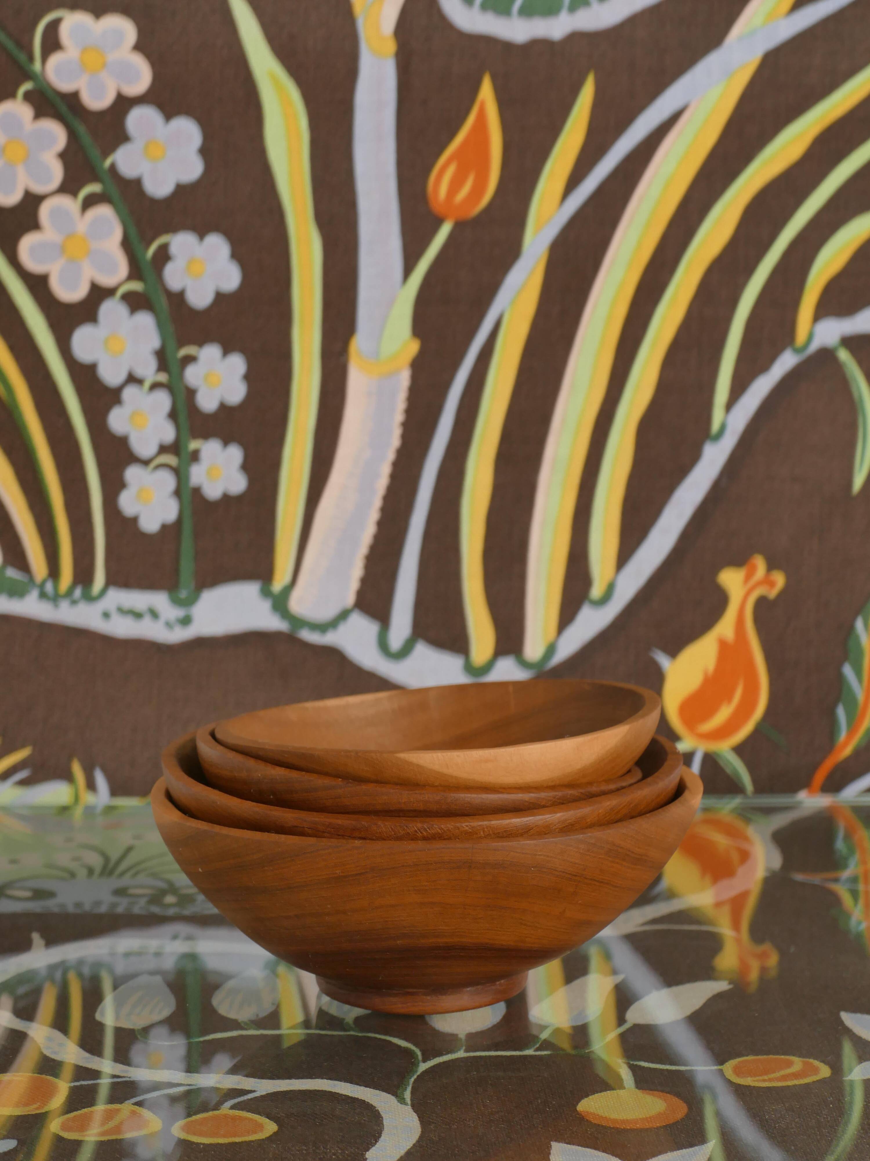 Handmade Akacia Wood Bowls, Set of 4