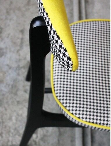 Chaise vintage "pied de poule"