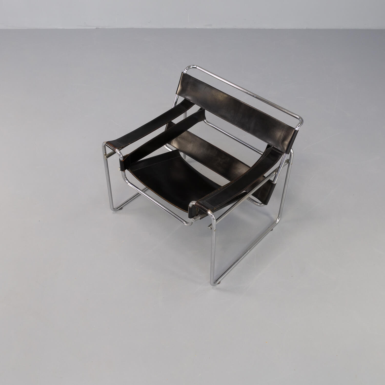Marcel Breuer “wassily’ B3 chairs black leather for Gavina set/2