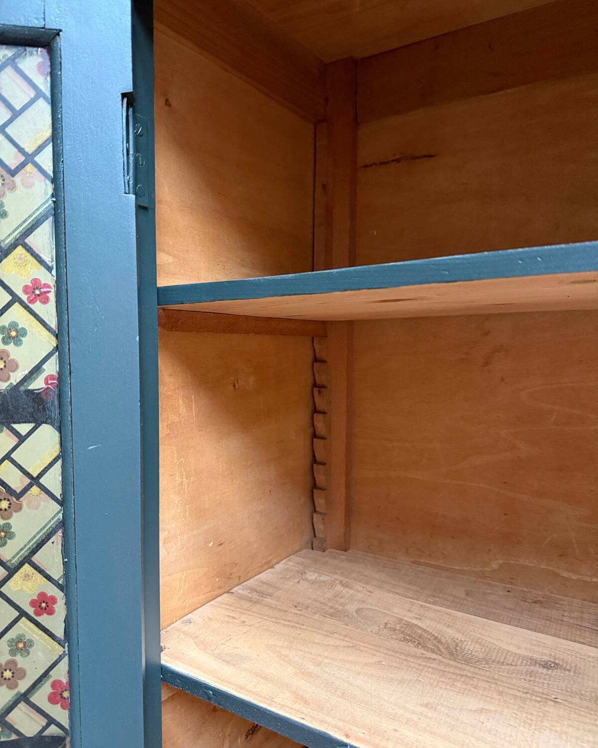 Dark green Parisian display cabinet (renovated)