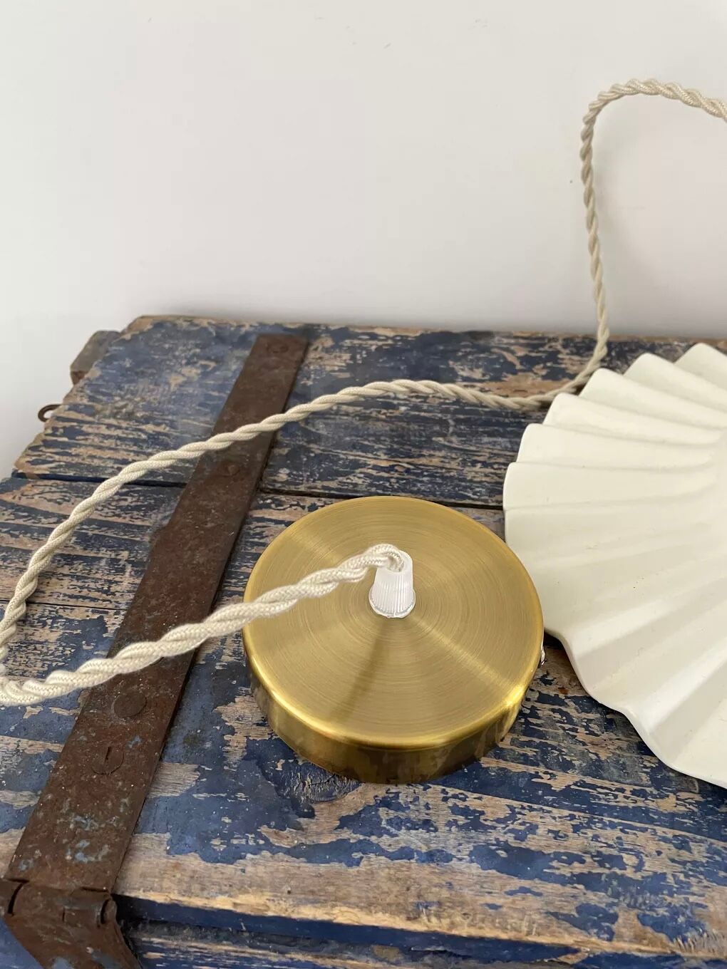 Vintage pendant lamp in electrified toothed ceramic to nine