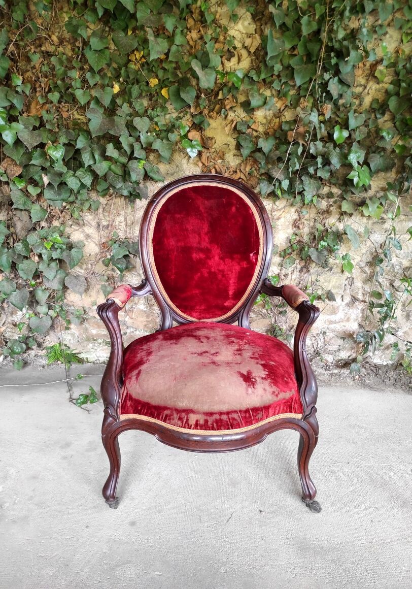 Louis XV armchair in mahogany and red velvet