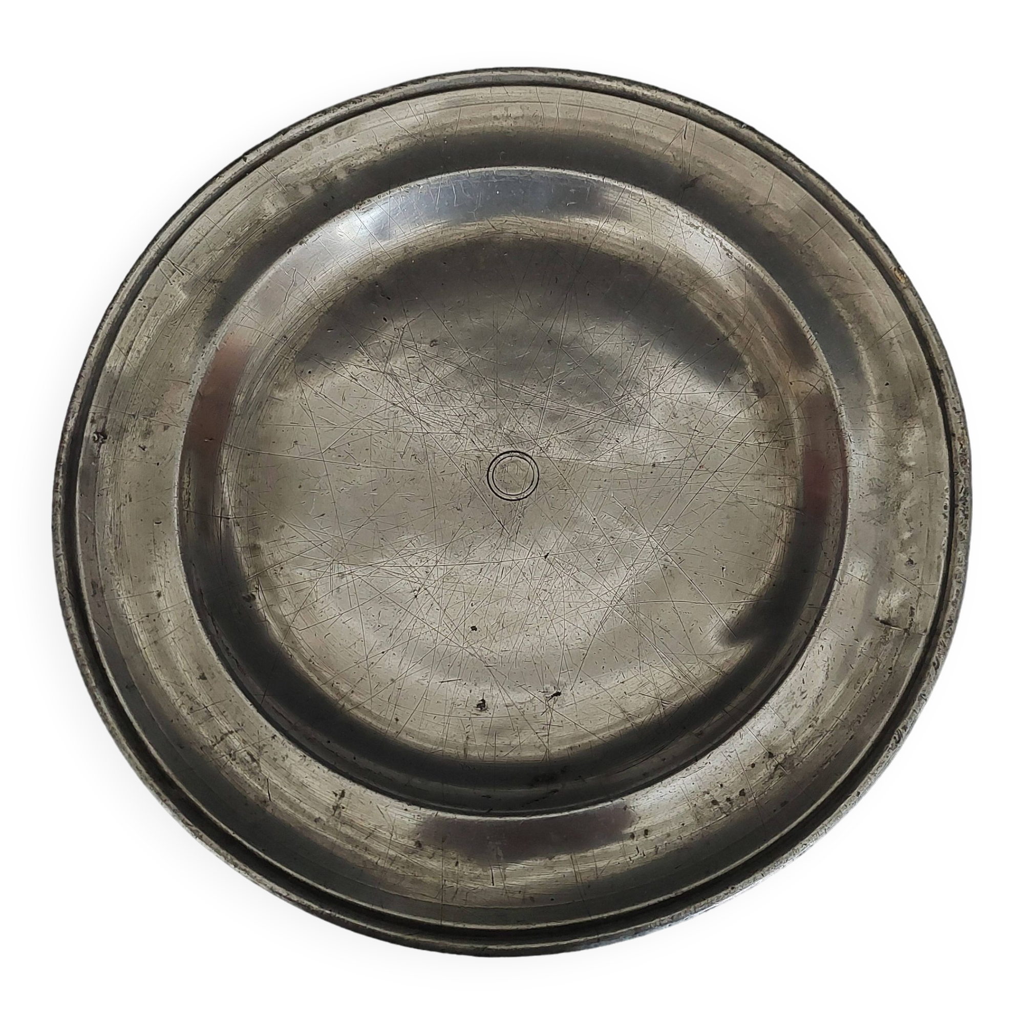 Plat rond en étain XVIIIème poinçon à identifier