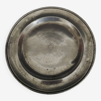 Round pewter dish 18th century hallmark to identify