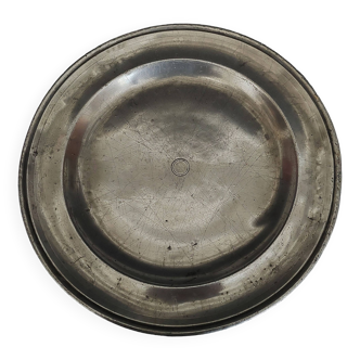 Round pewter dish 18th century hallmark to identify