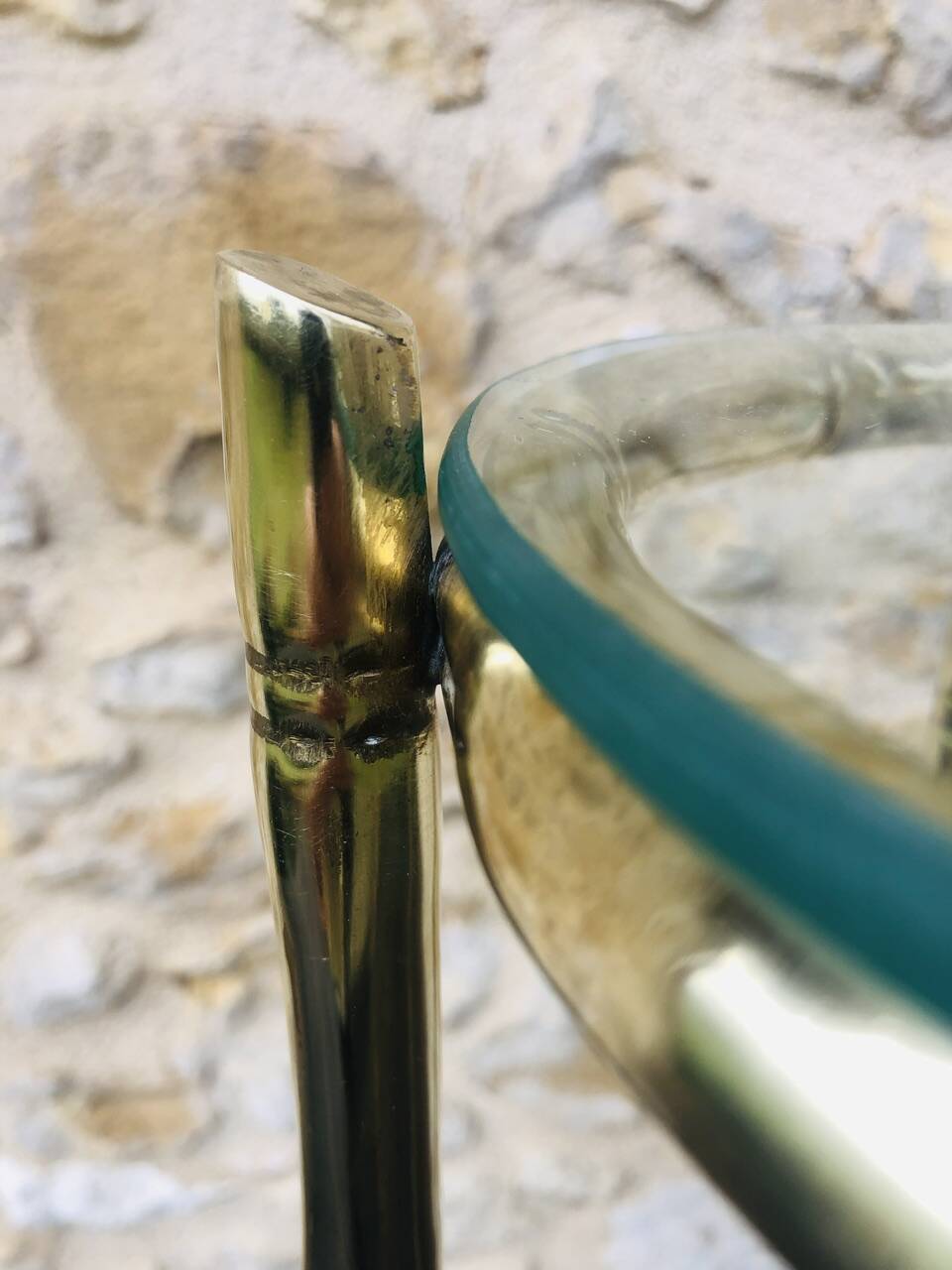 Vintage faux bamboo pedestal table in brass with 2 glass shelves