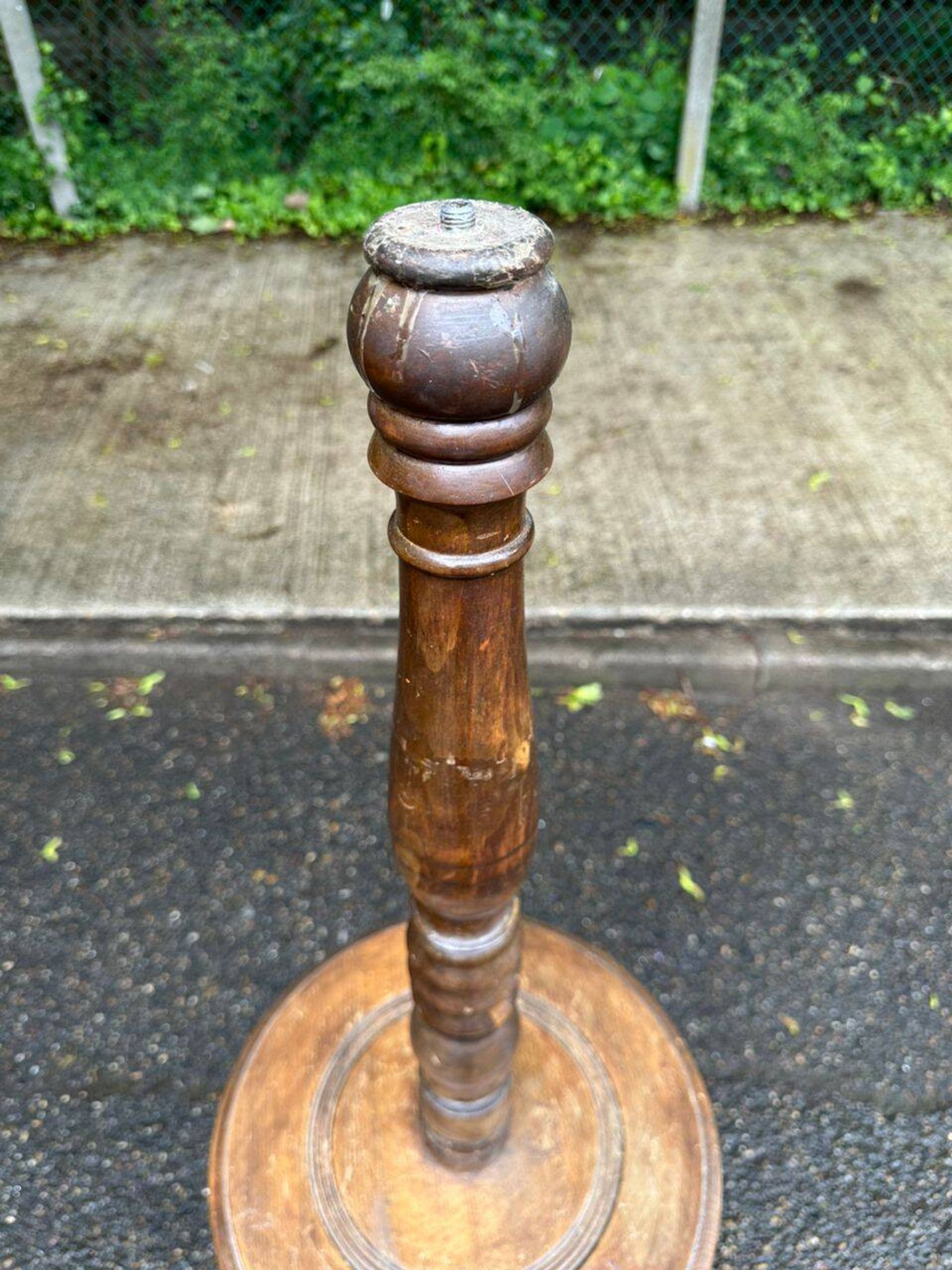 Art Deco floor lamp in solid wood to be repaired from the 1950s.