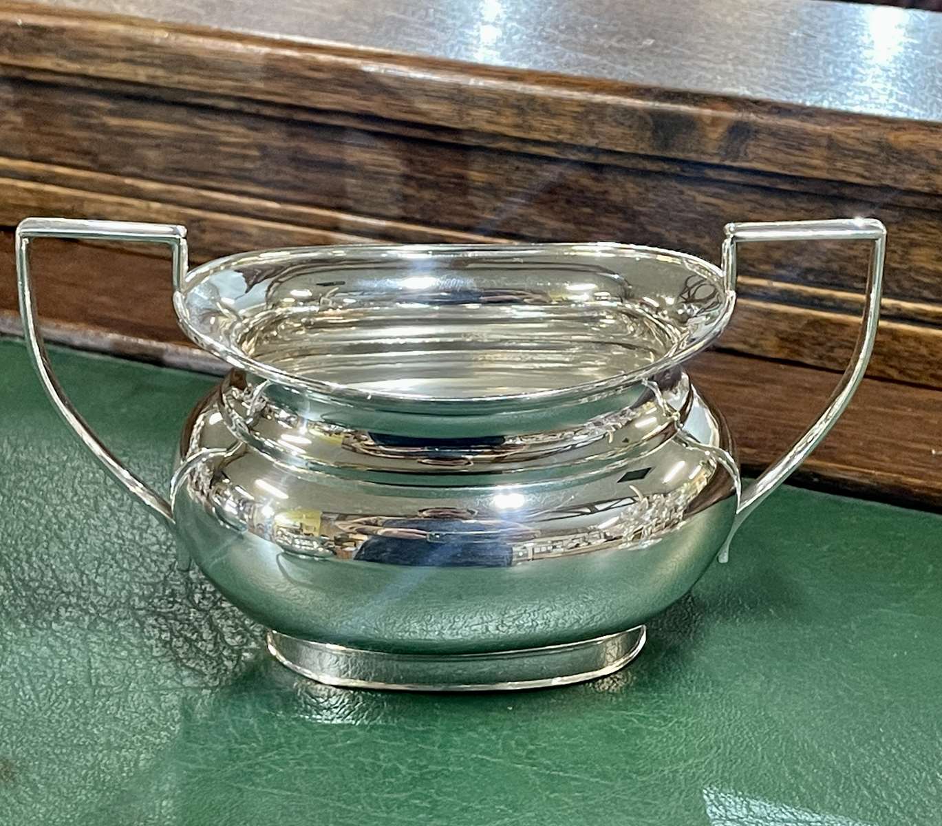 English coffee set in silver metal of the early twentieth century