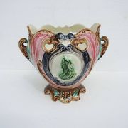 Ancien cache-pot en barbotine médaillon de style art nouveau
