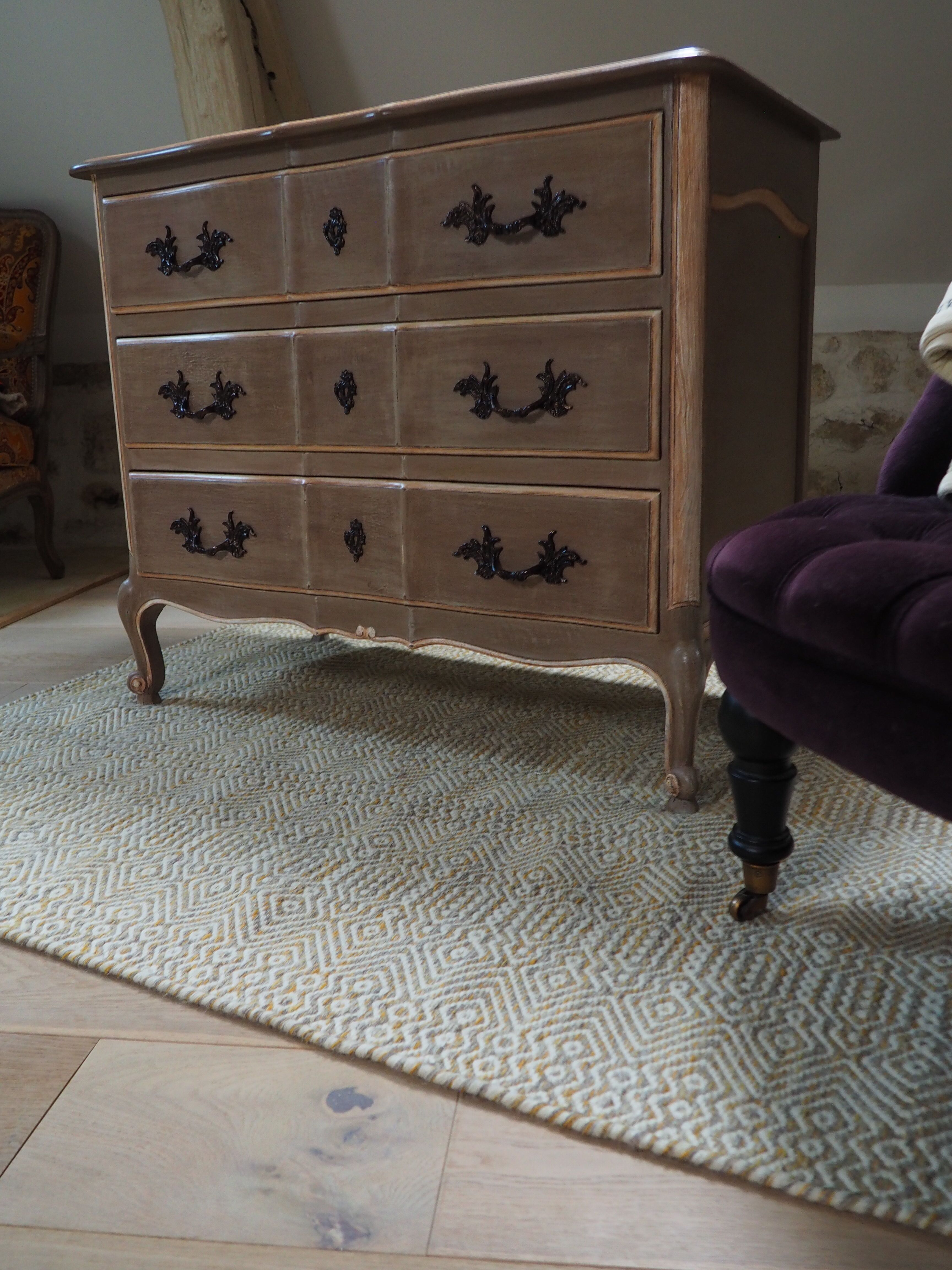 Chest of drawers patina crossbow