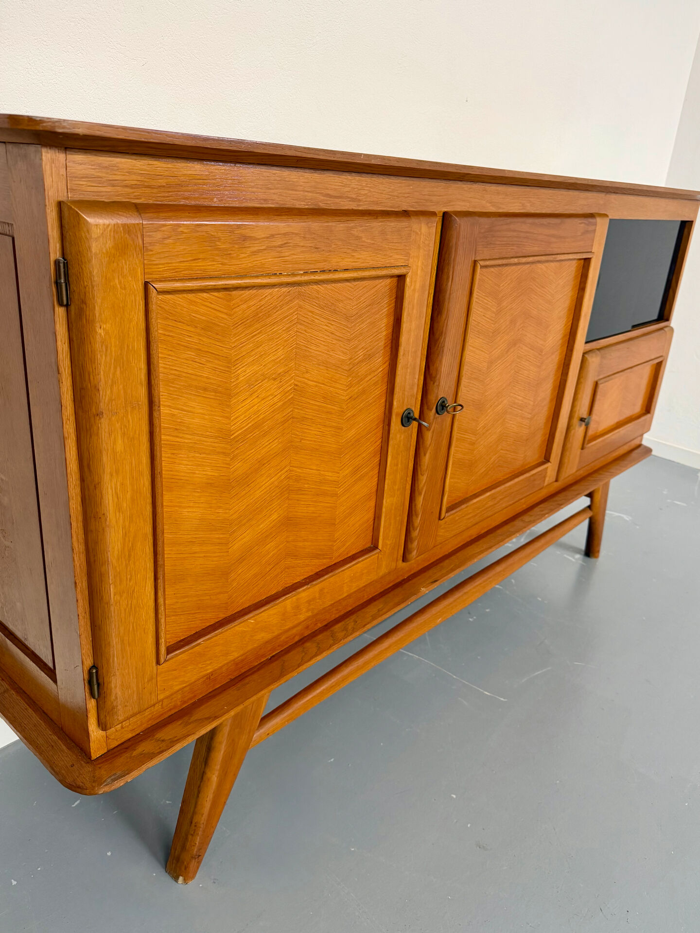 Vintage French modernist sideboard in oak, 1950s design.