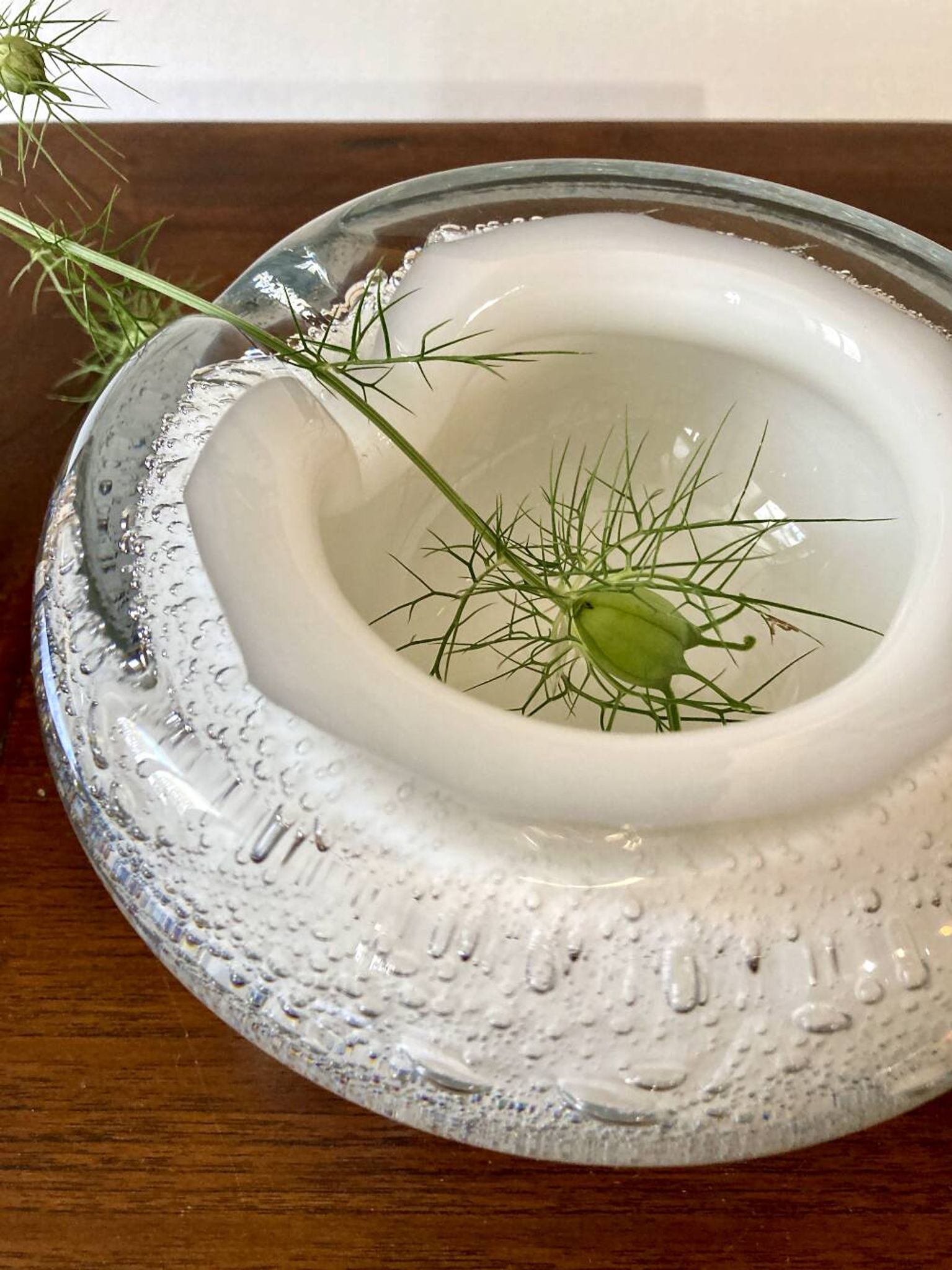 Ashtray made of a mix of bubbled glass and opaque glass, Murano style.