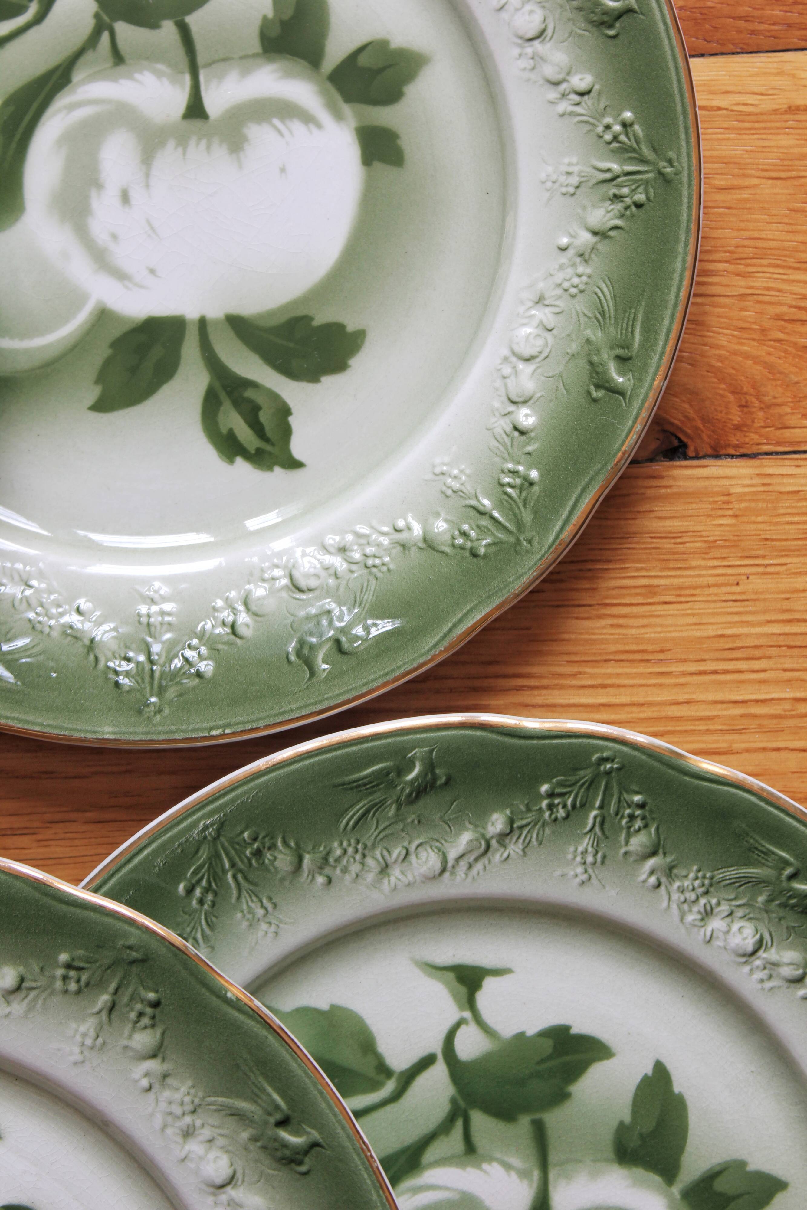 7 earthenware dessert plates with apple decoration and slip-brushed rim, KG Lunéville