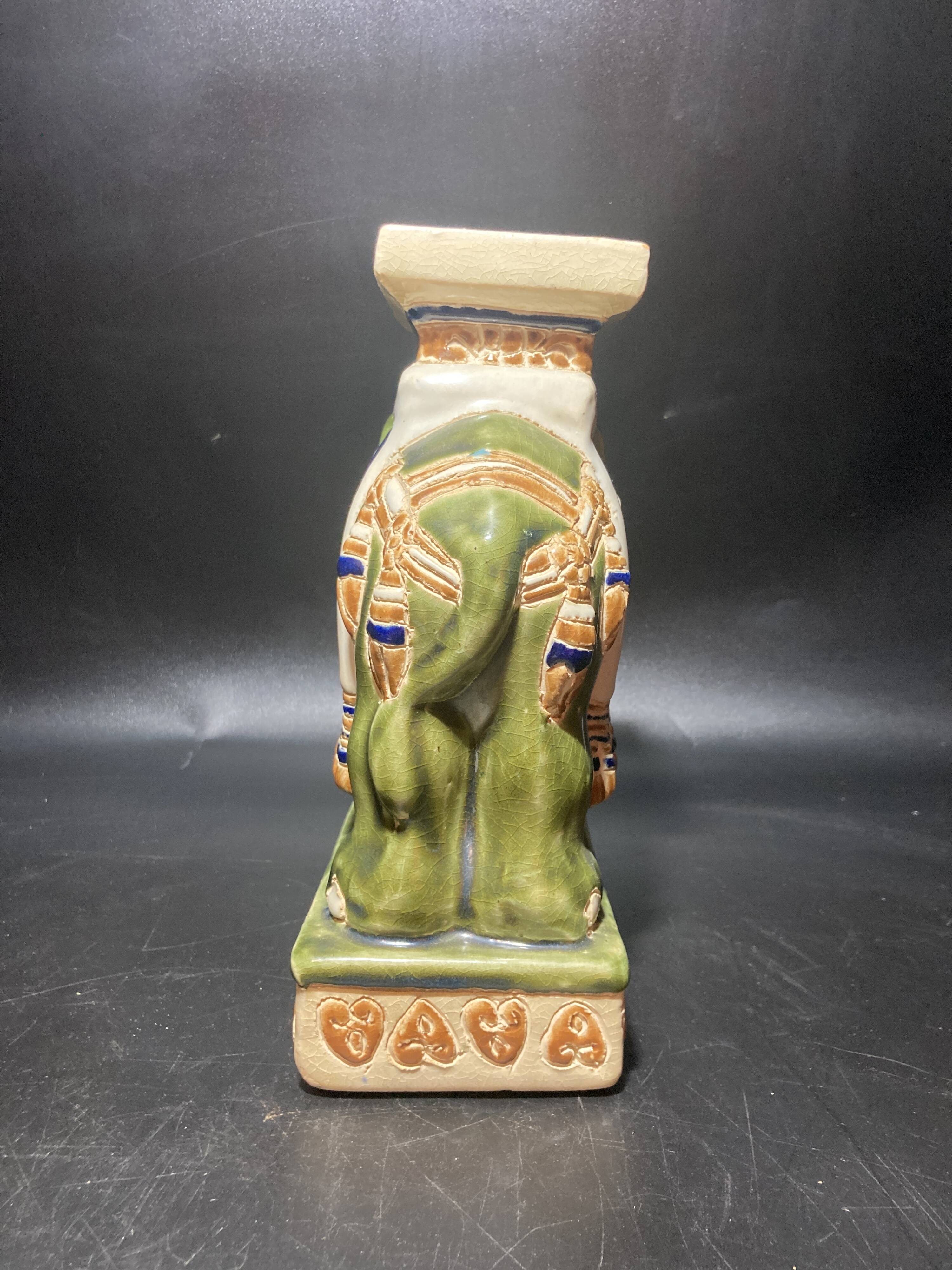 Vase en forme d'éléphant