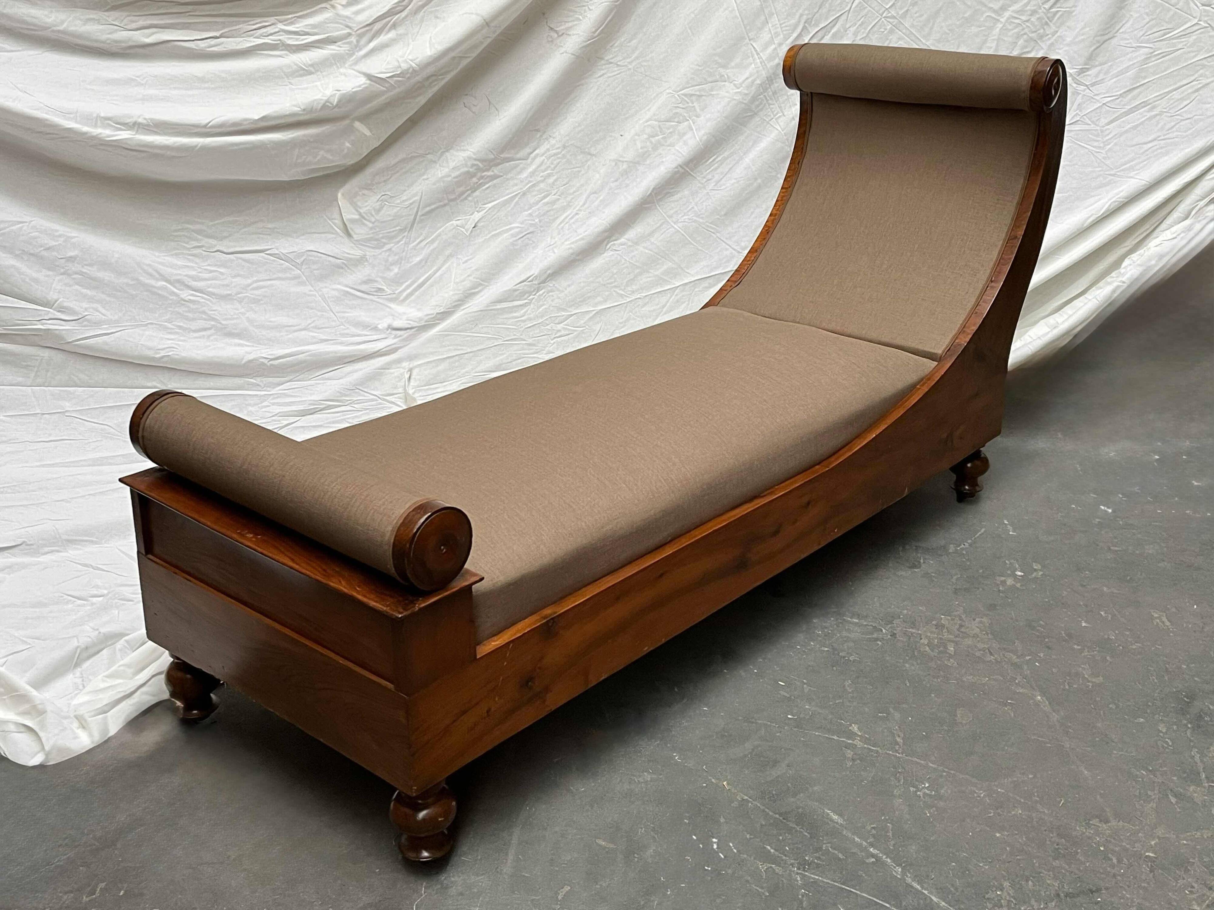 Récamier Empire (France, 19th century) with contemporary fabric