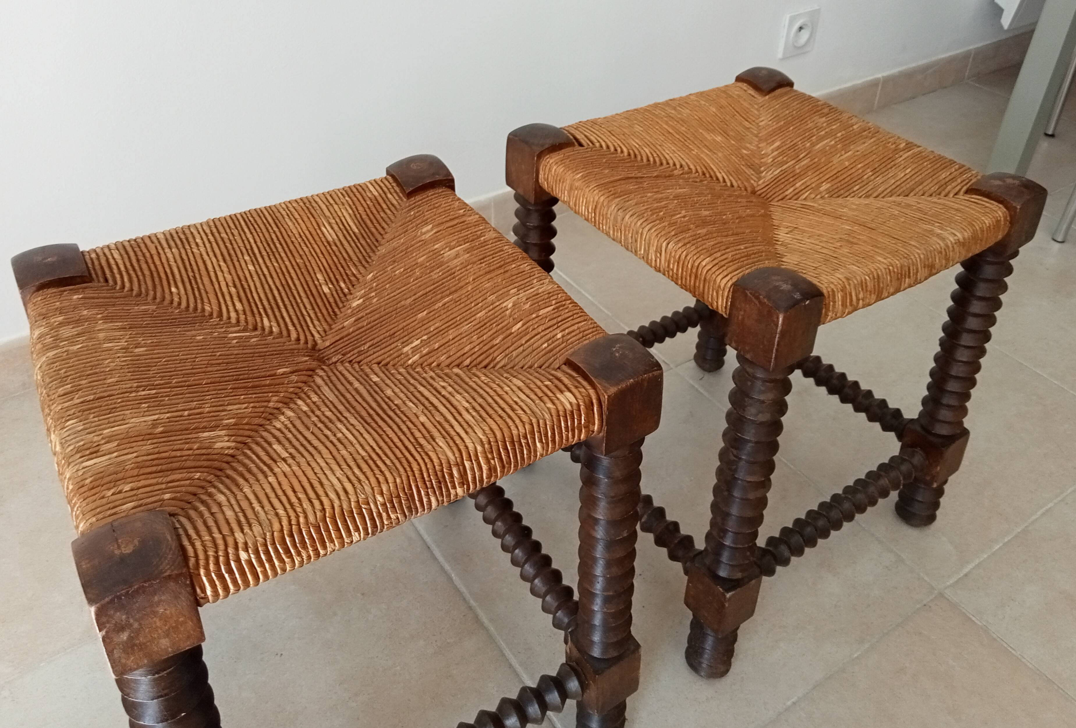Vintage straw stool in turned wood 50s/60s